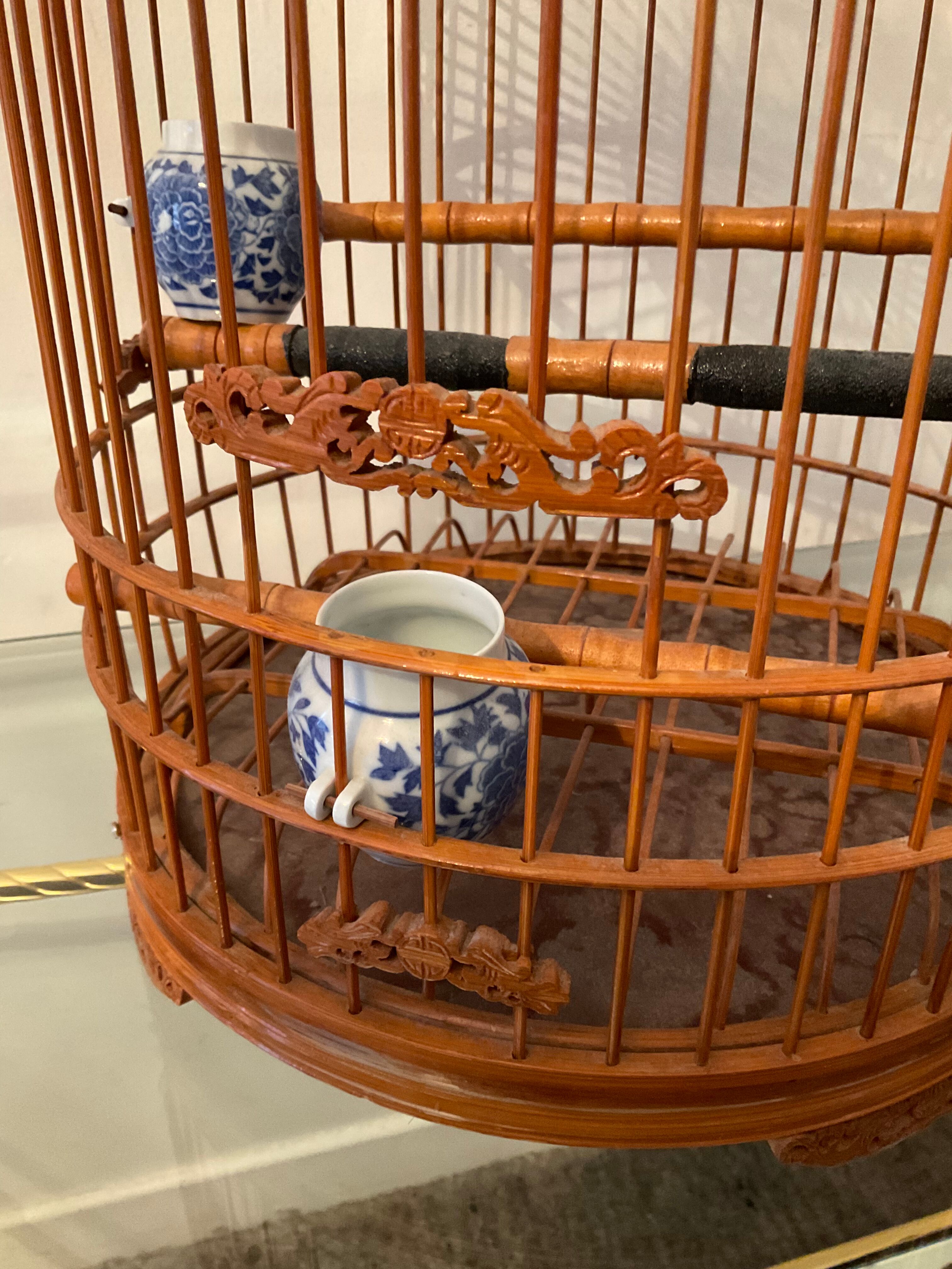 Ancienne cage à oiseaux en bois et rotin