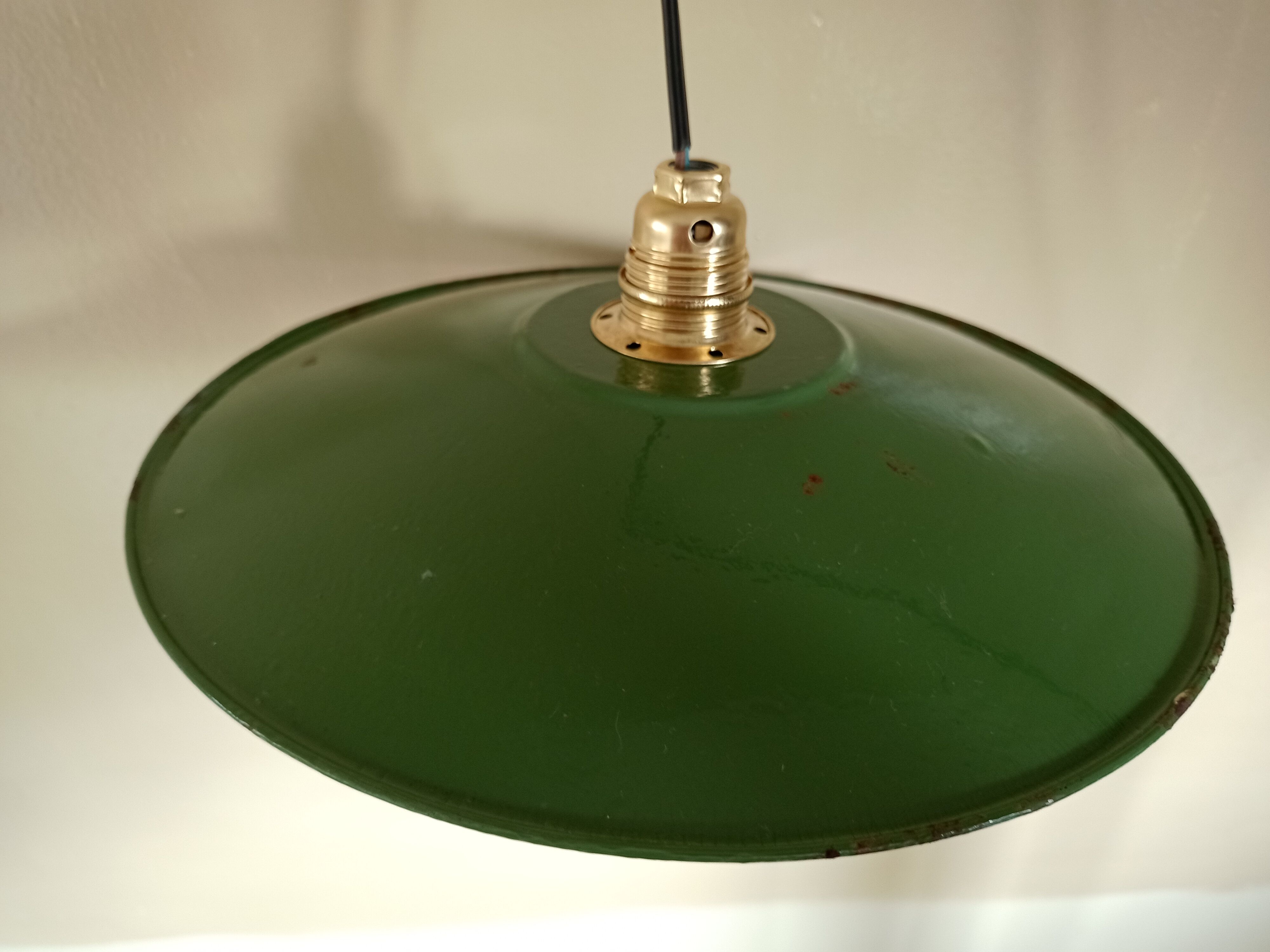 Enamelled sheet metal suspension 3