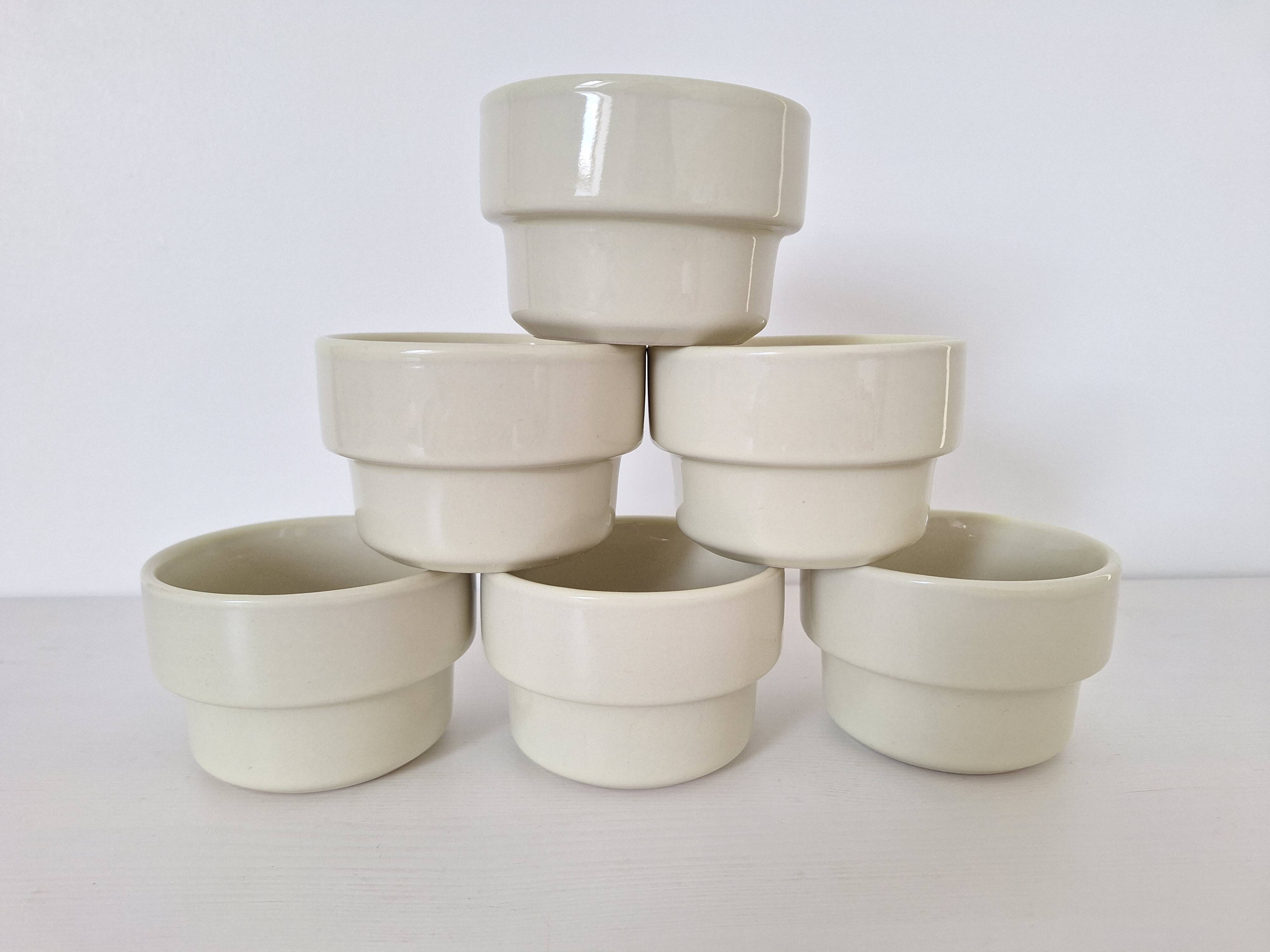Beige ramekins from the 70s/80s.