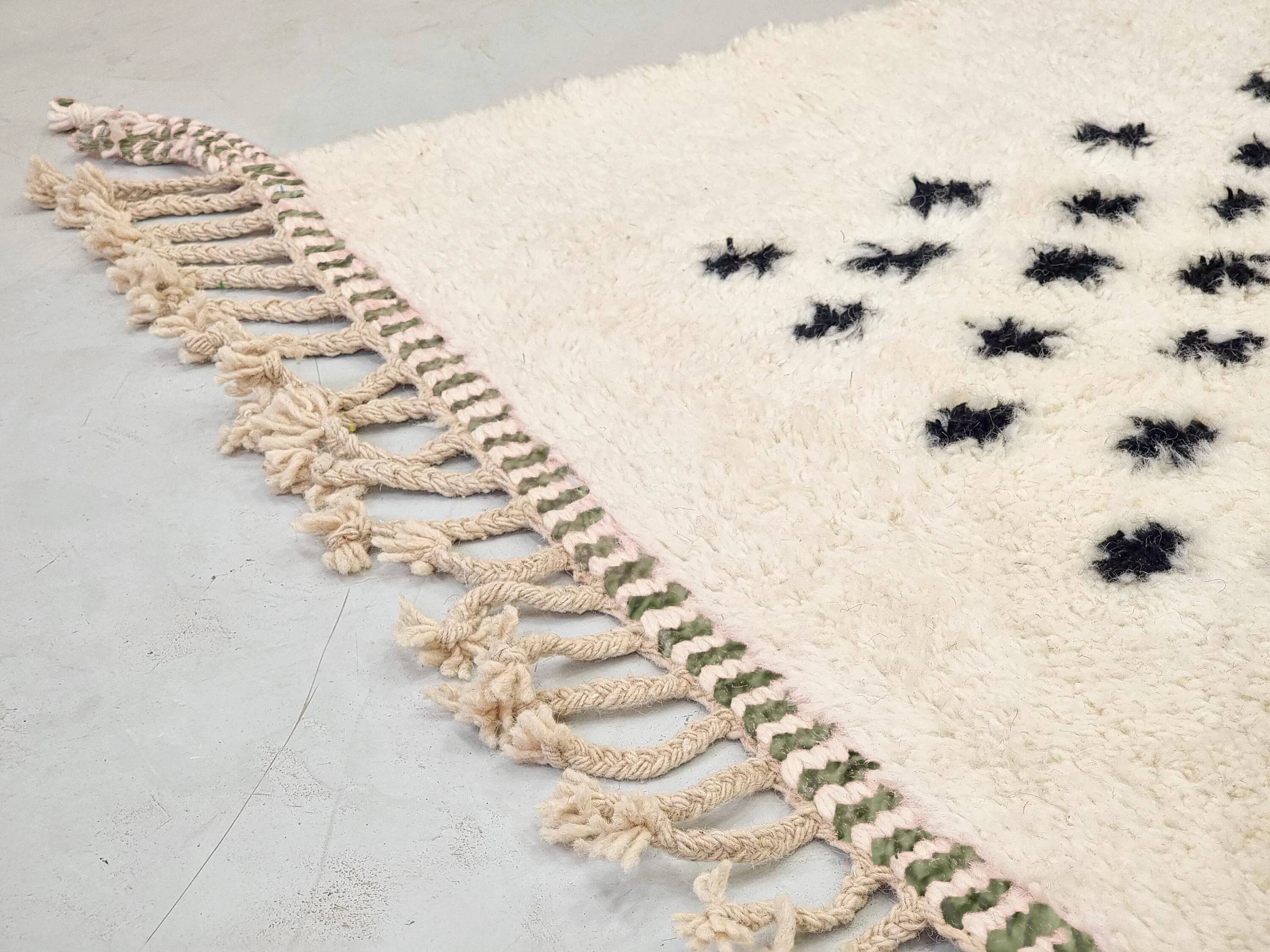 Handmade traditional carpet 250cm x 150cm Moroccan