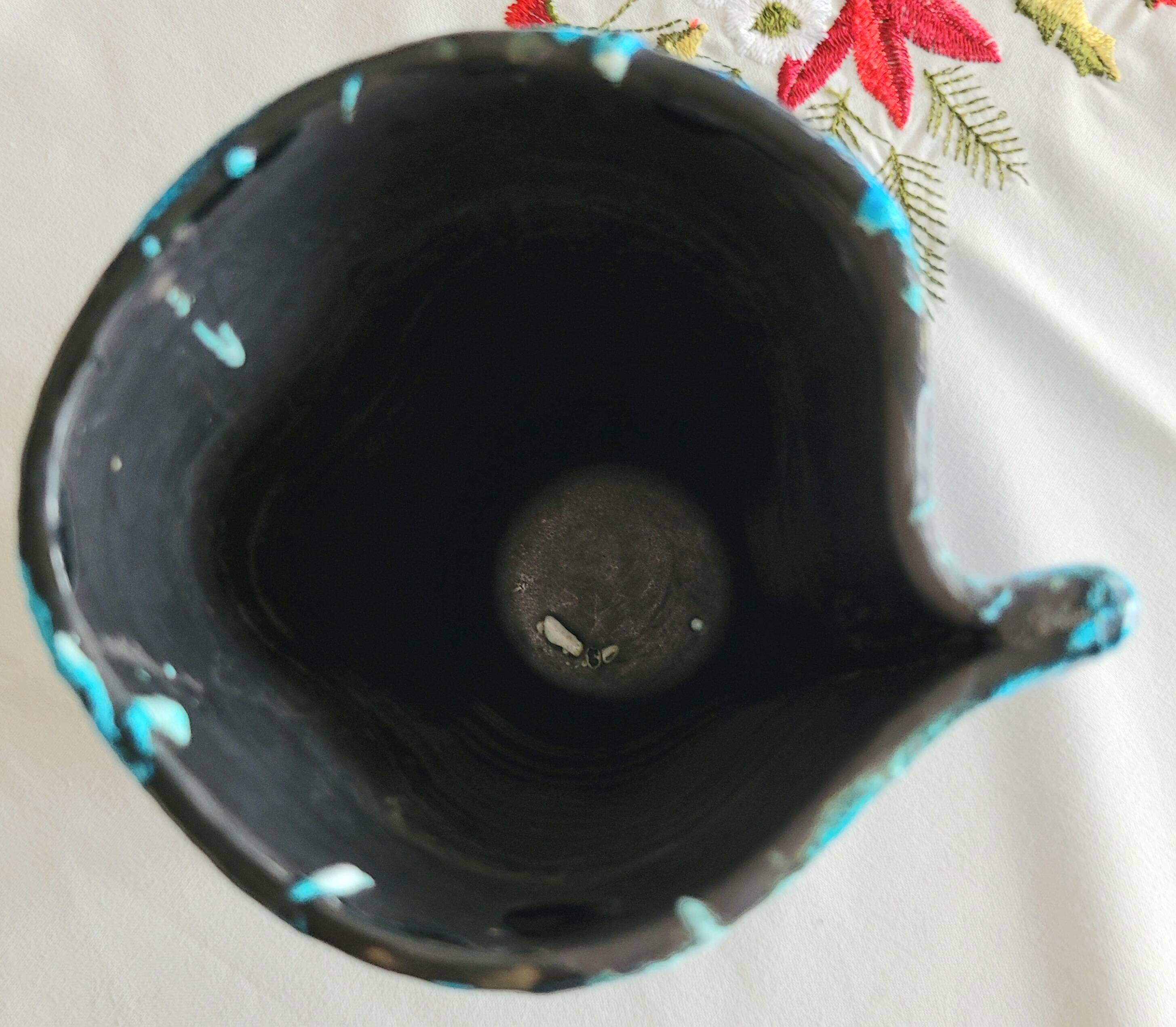 Ceramic vase in turquoise lava.