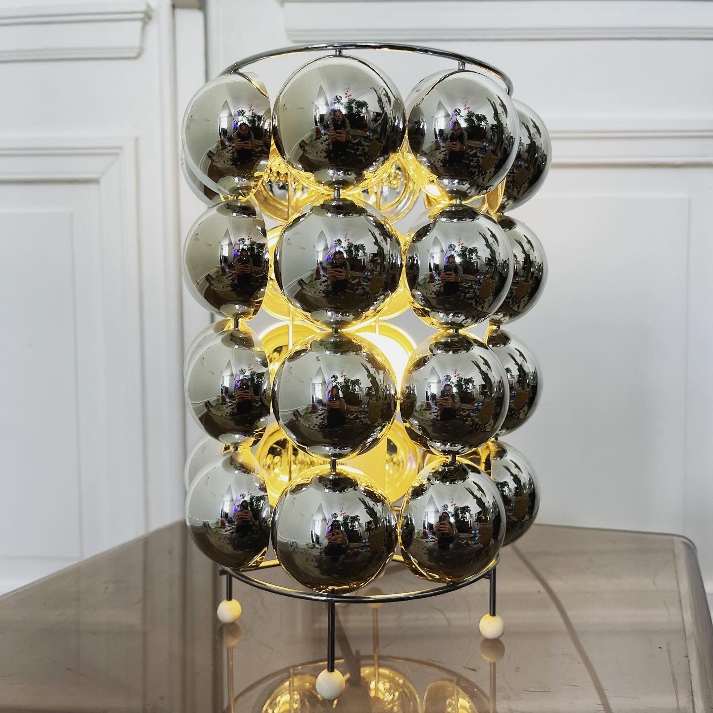 Kinetic lamp bulb kare design