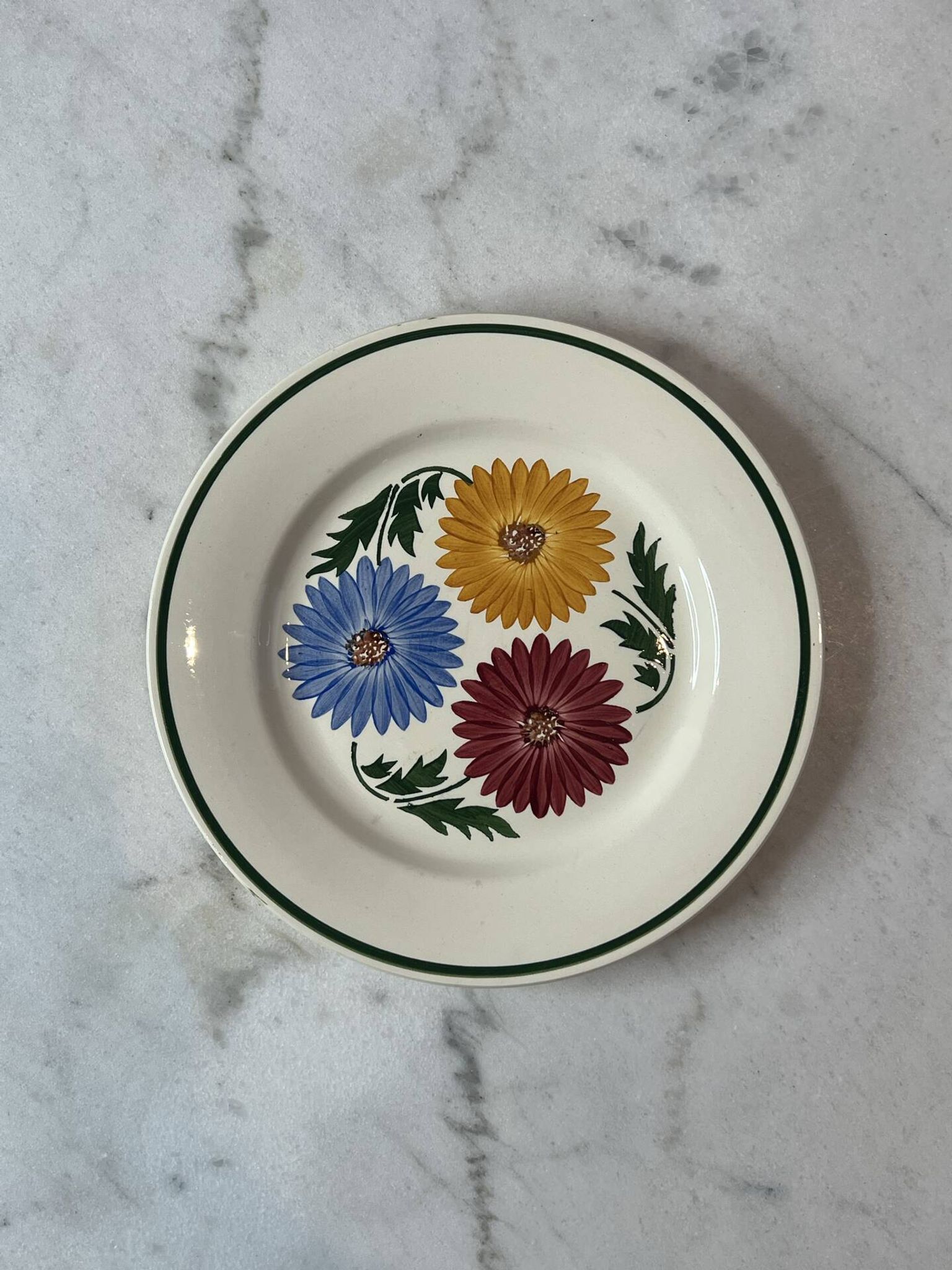 Assiette Chalons Digoin Sarreguemines décor floral peint à la main