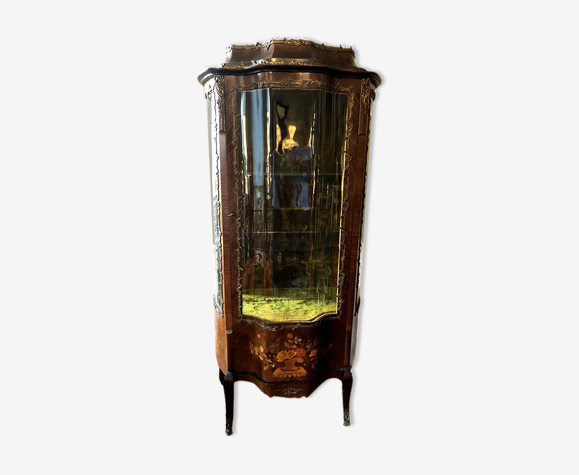 Vitrine Napoléon III mouvementée à trois côtés vitrés
