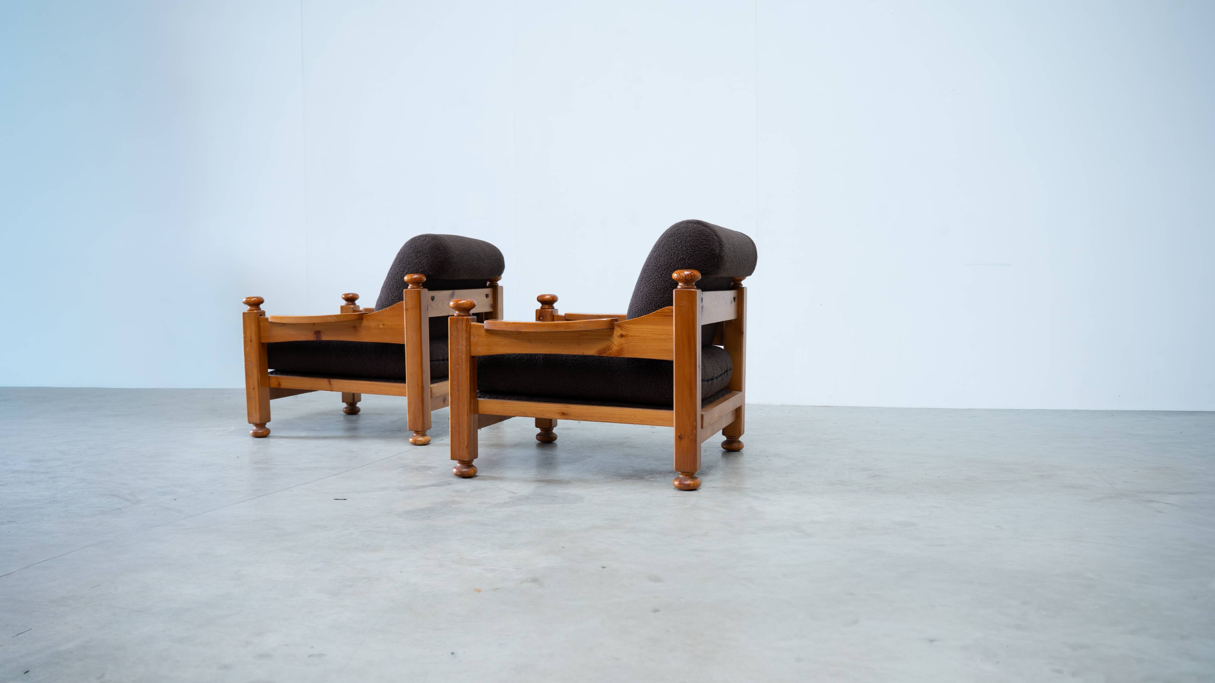 Set of two pine lounge chairs