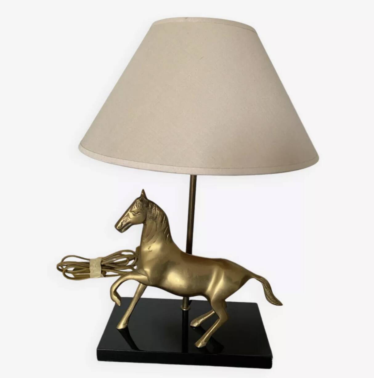Lampe "Cheval" en laiton et socle bois