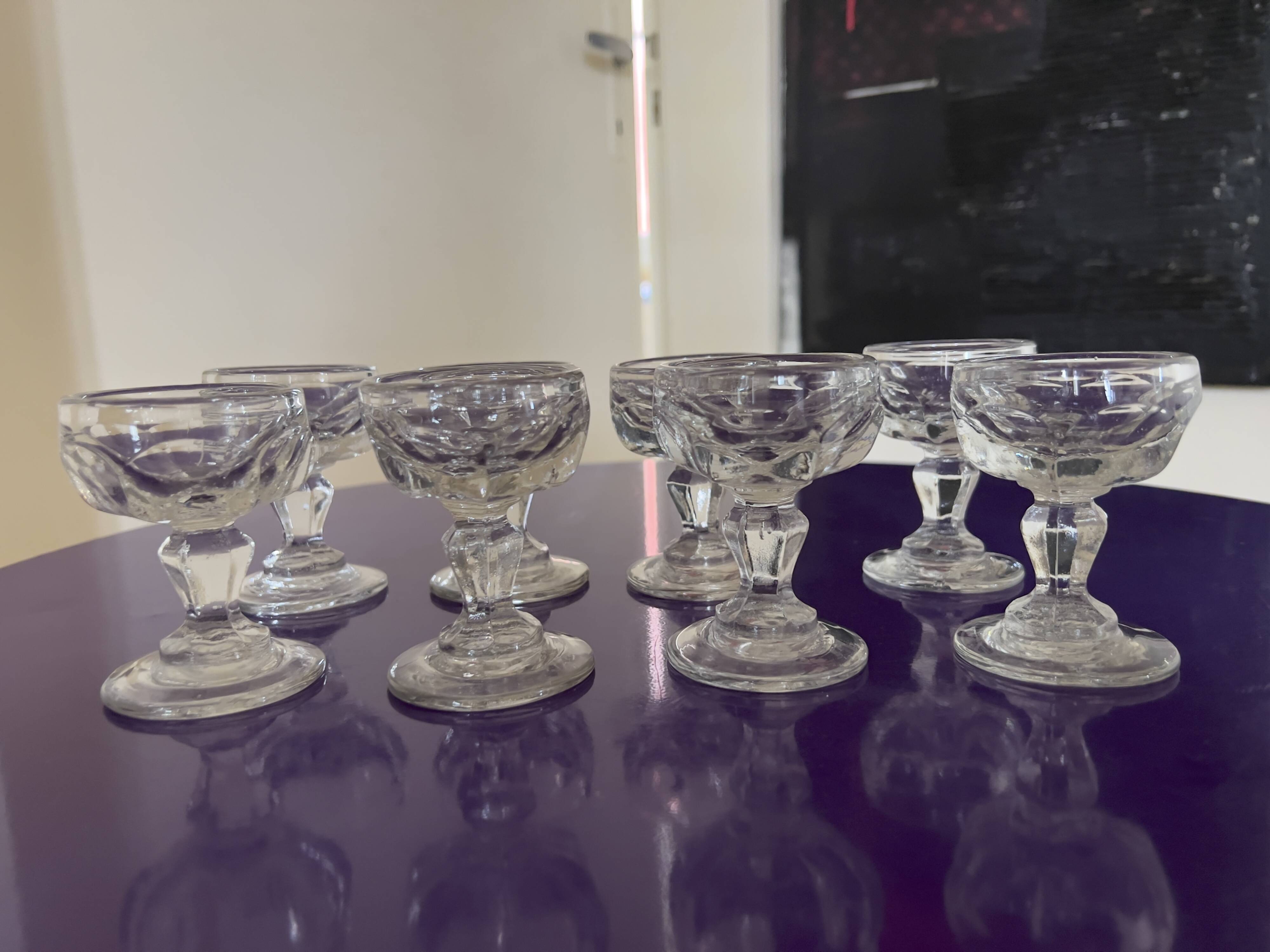 Set of 8 bistro liqueur glasses in thick glass