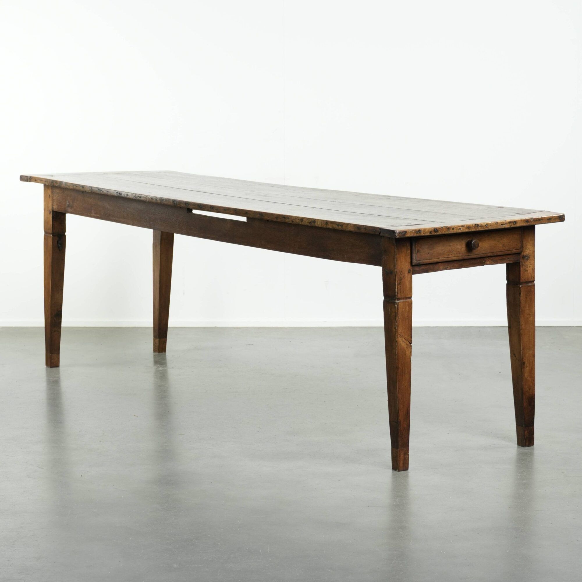 Antique oak table from the 19th century with a walnut top for 6 to 8 people