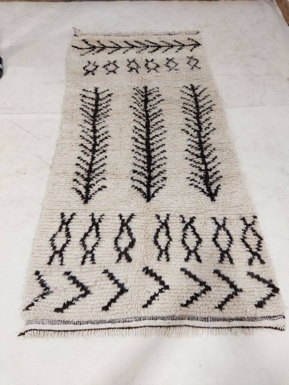 Handmade moroccan berber rug 203 x 94 cm