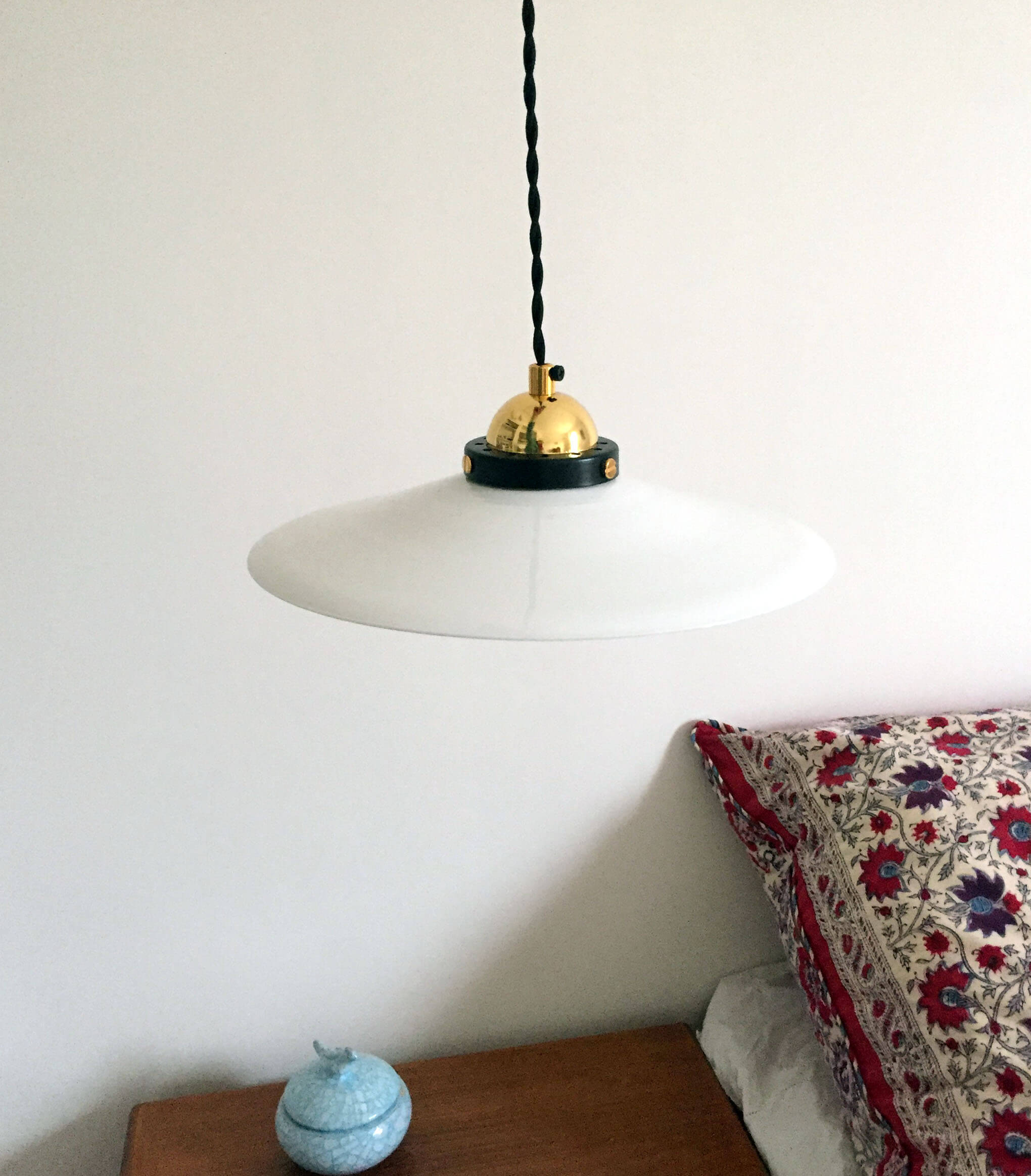 Opaline suspension
