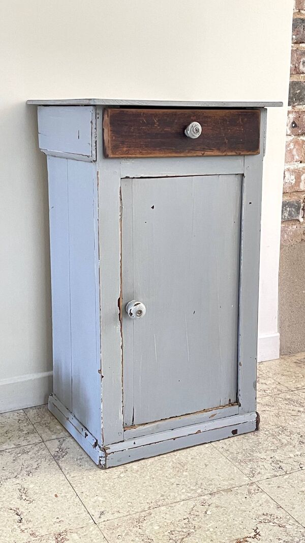 Meuble chevet ancien en bois gris patiné