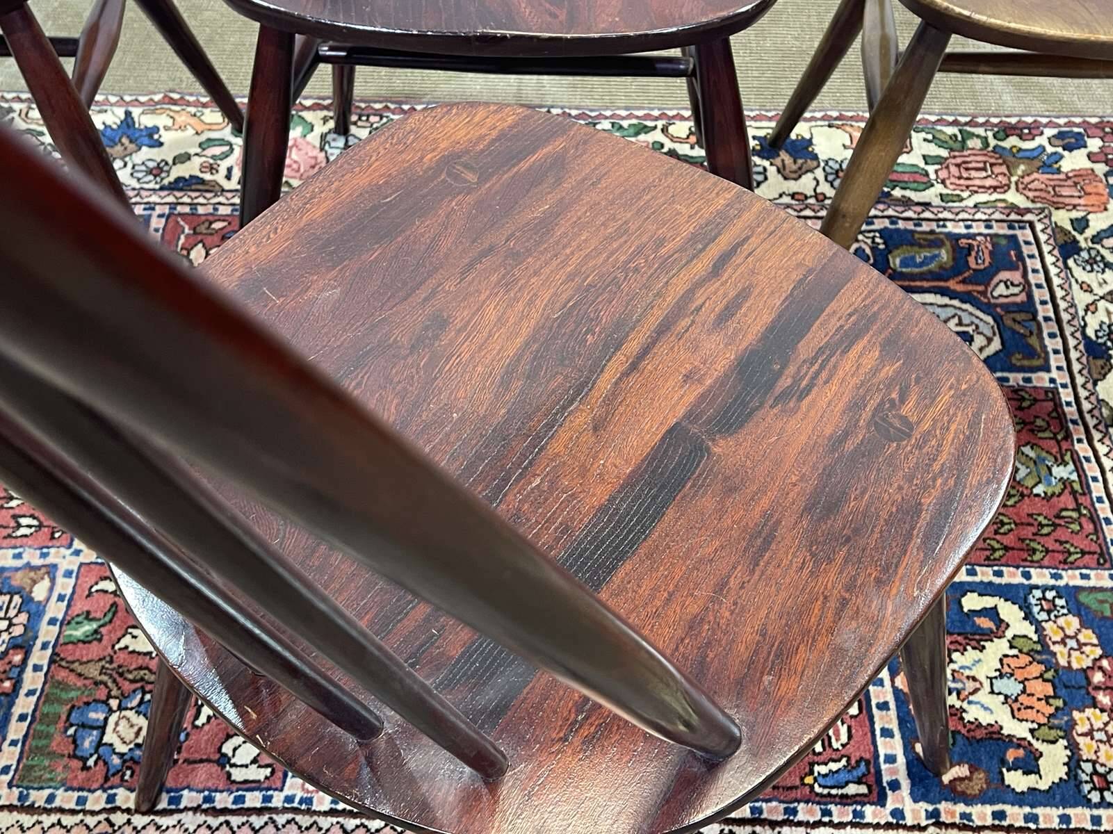 Suite de 4 chaises en orme ercol des années 1970