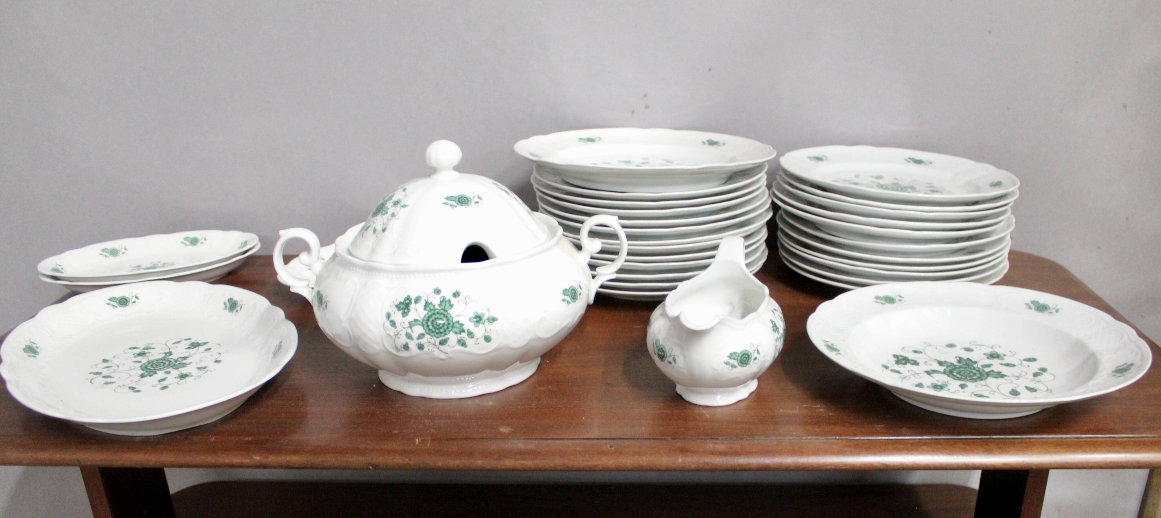 Seltmann Weiden Bavaria 31-Piece Porcelain Dinnerware Set