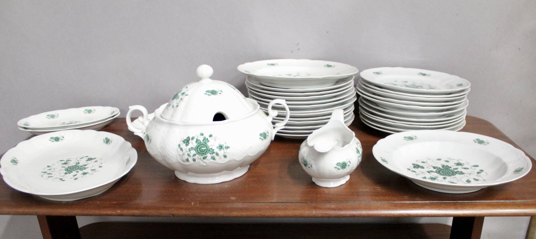 Seltmann Weiden Bavaria 31-Piece Porcelain Dinnerware Set