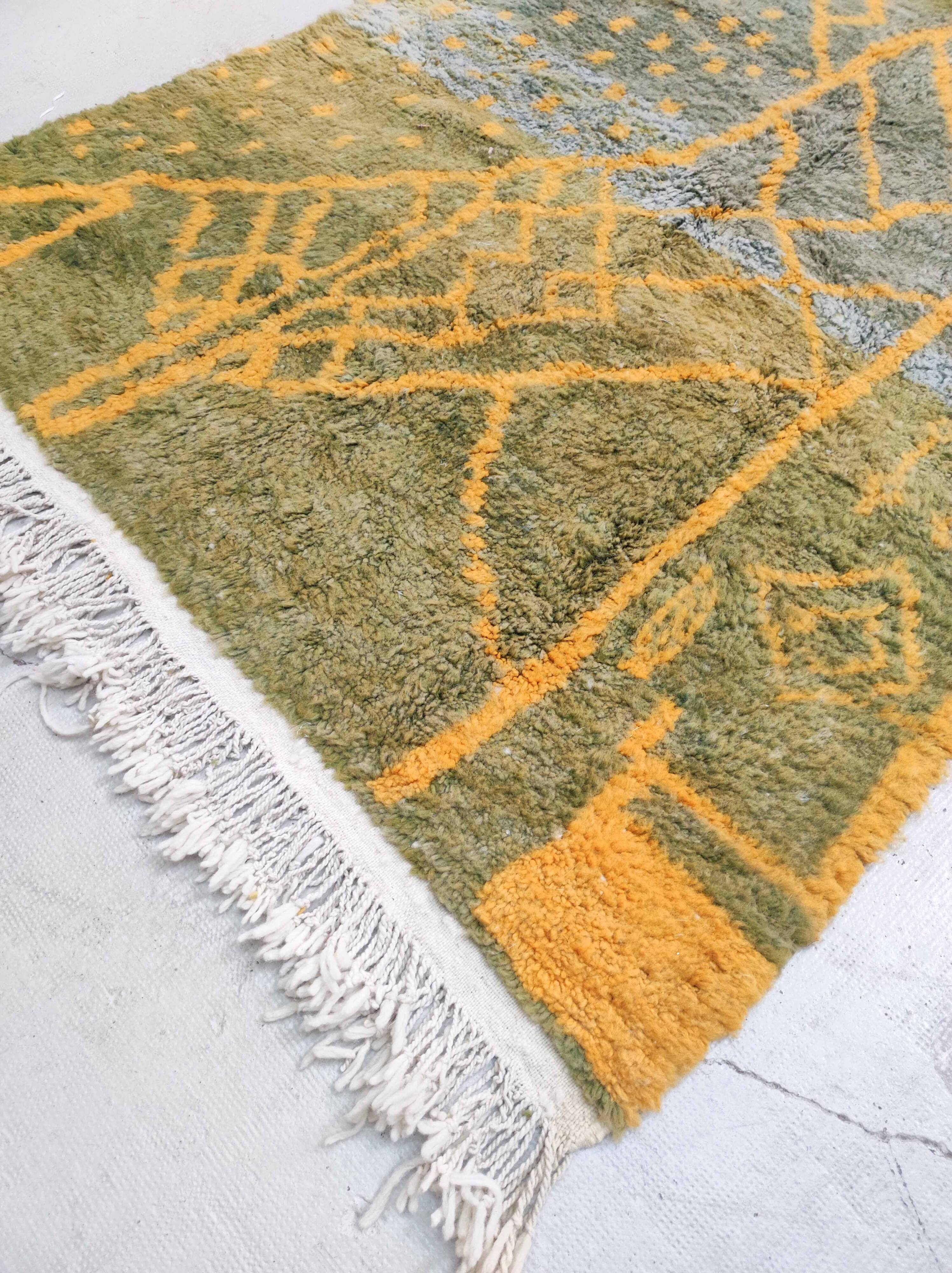 Moroccan Berber carpet Beni Ouarain gray green with yellow patterns 2.55x1.52m