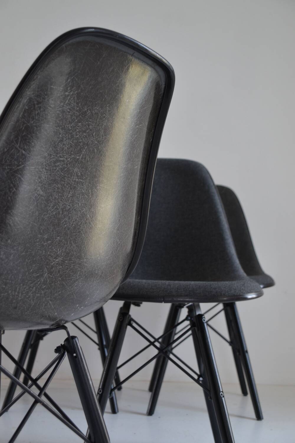 6 Charles EAMES fiberglass chairs by Vitra