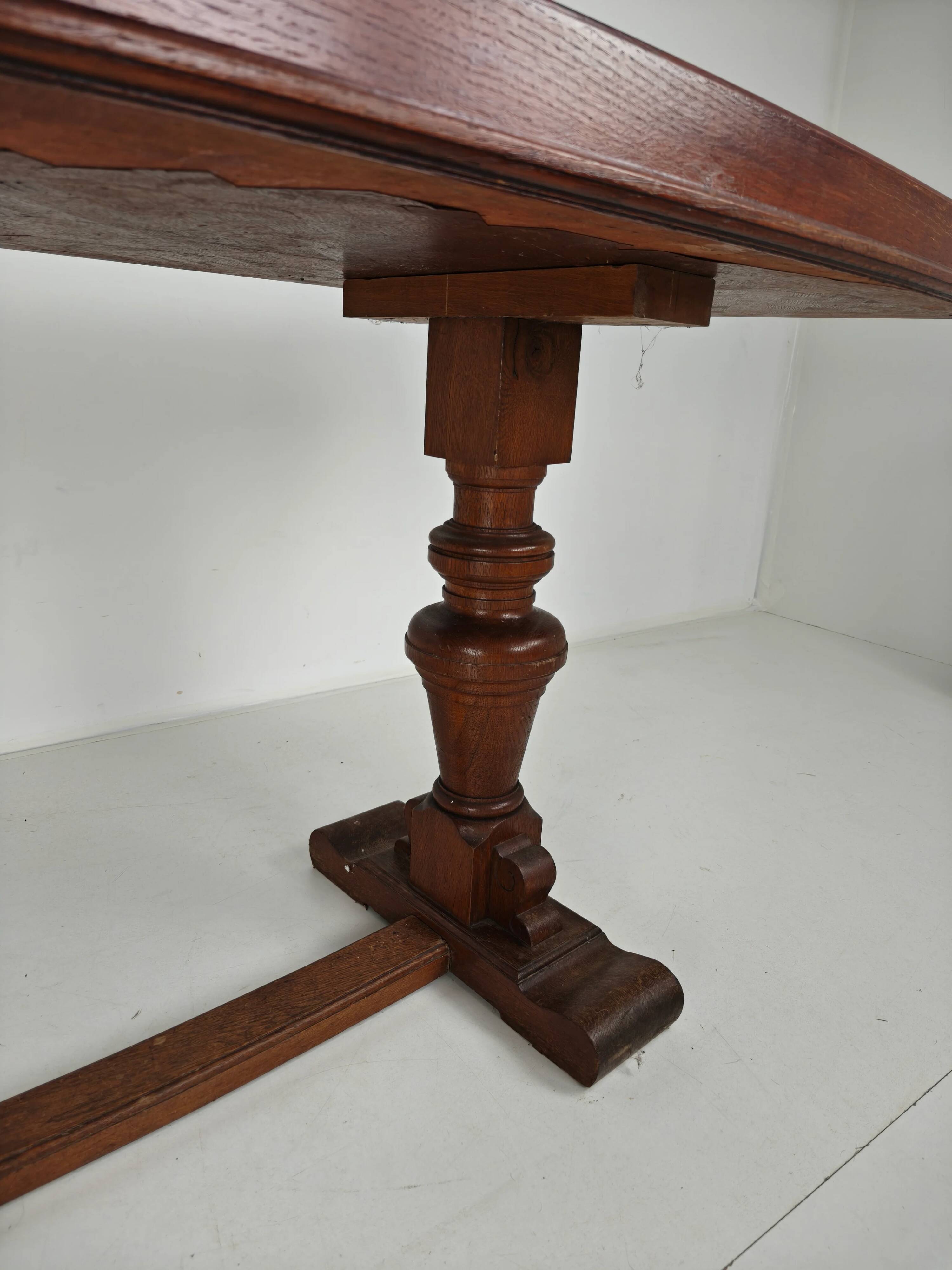 Oak museum display cabinet (1940s–50s) – horizontal curved model