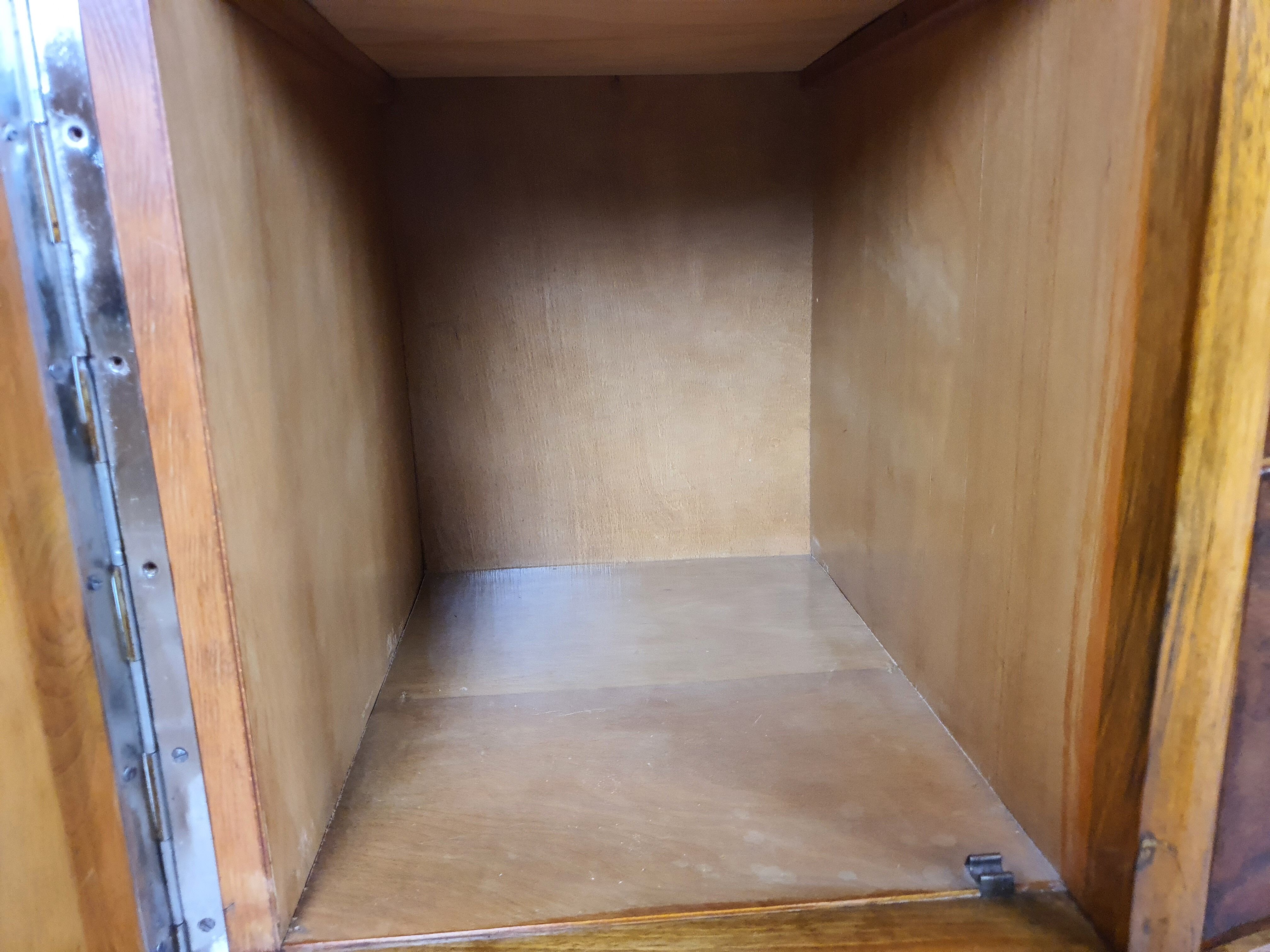 Art Decò Sideboard in Walnut