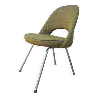 Knoll conference chair designed by Eero Saarinen