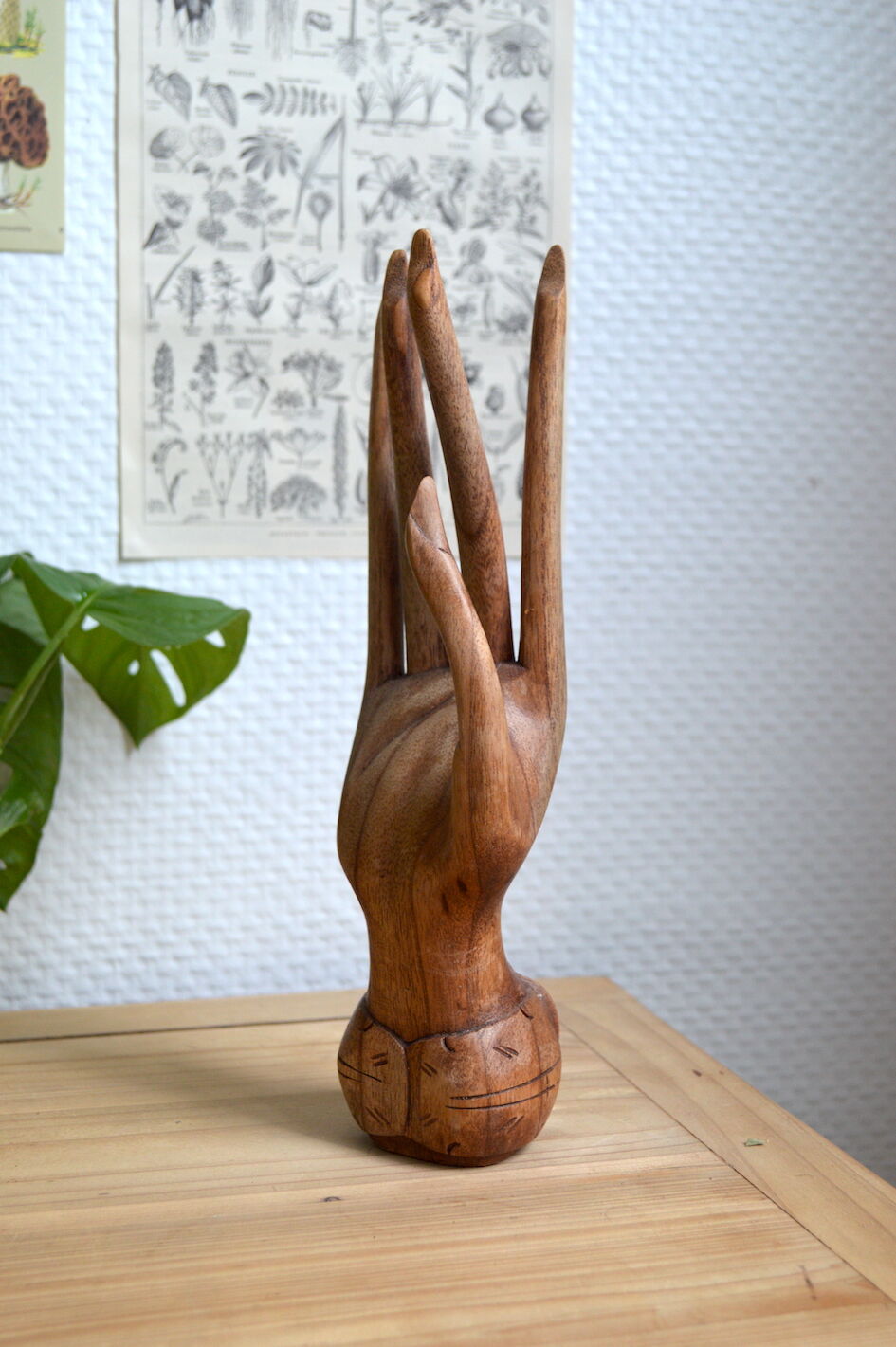 Hand of Buddha baguier carved wood