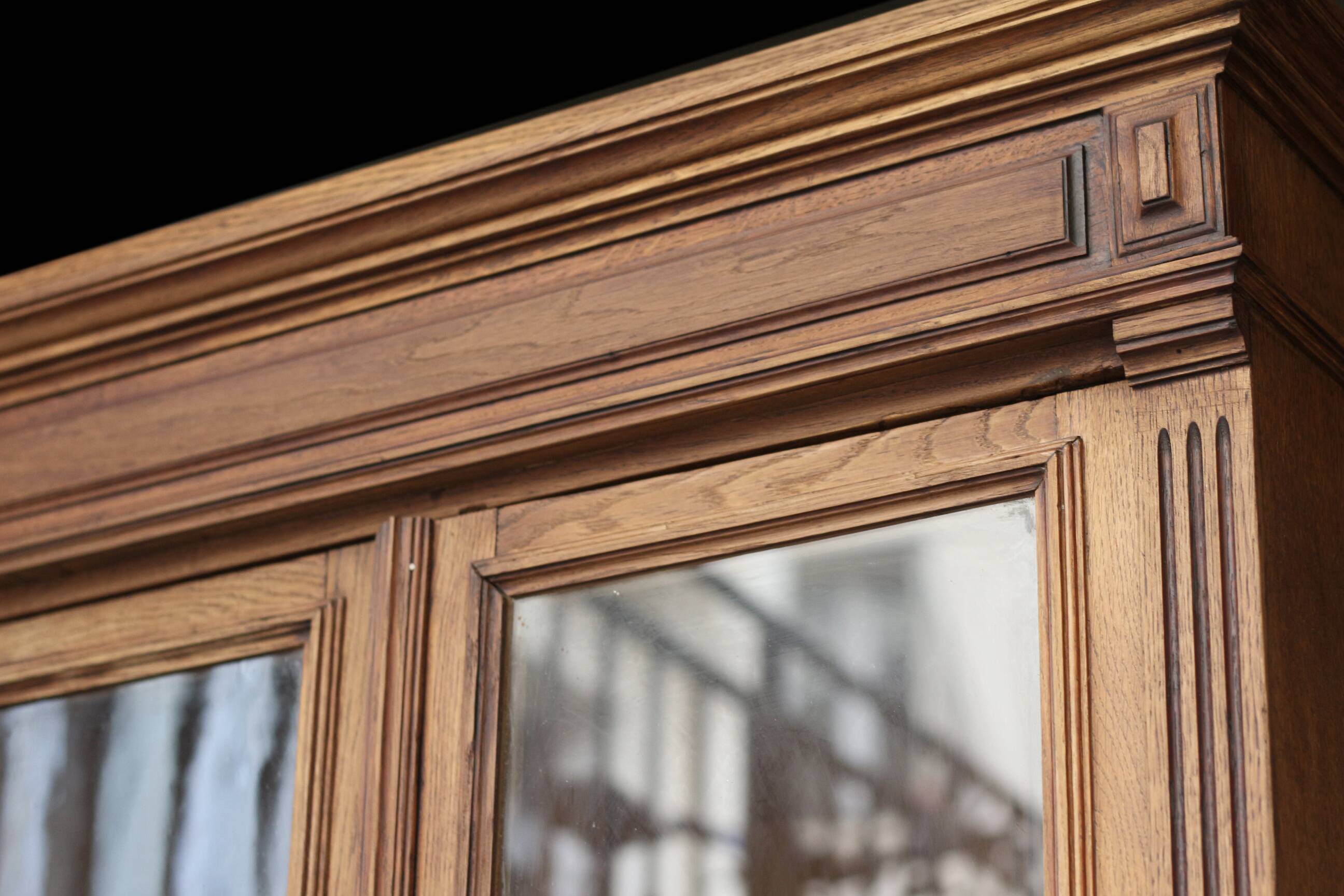 Belle armoire parisienne en chêne (début XXeme).