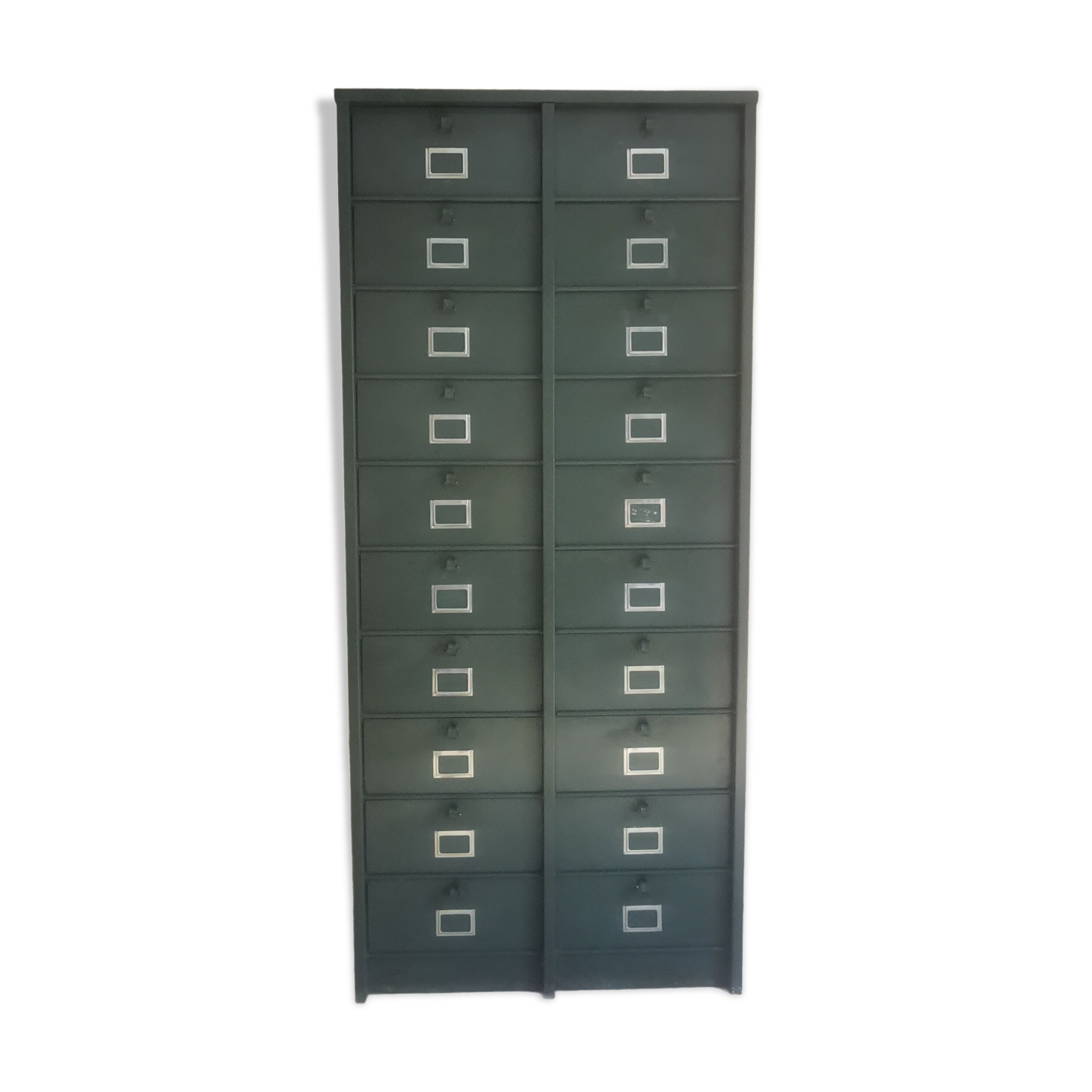 Strafor metal valve cabinet