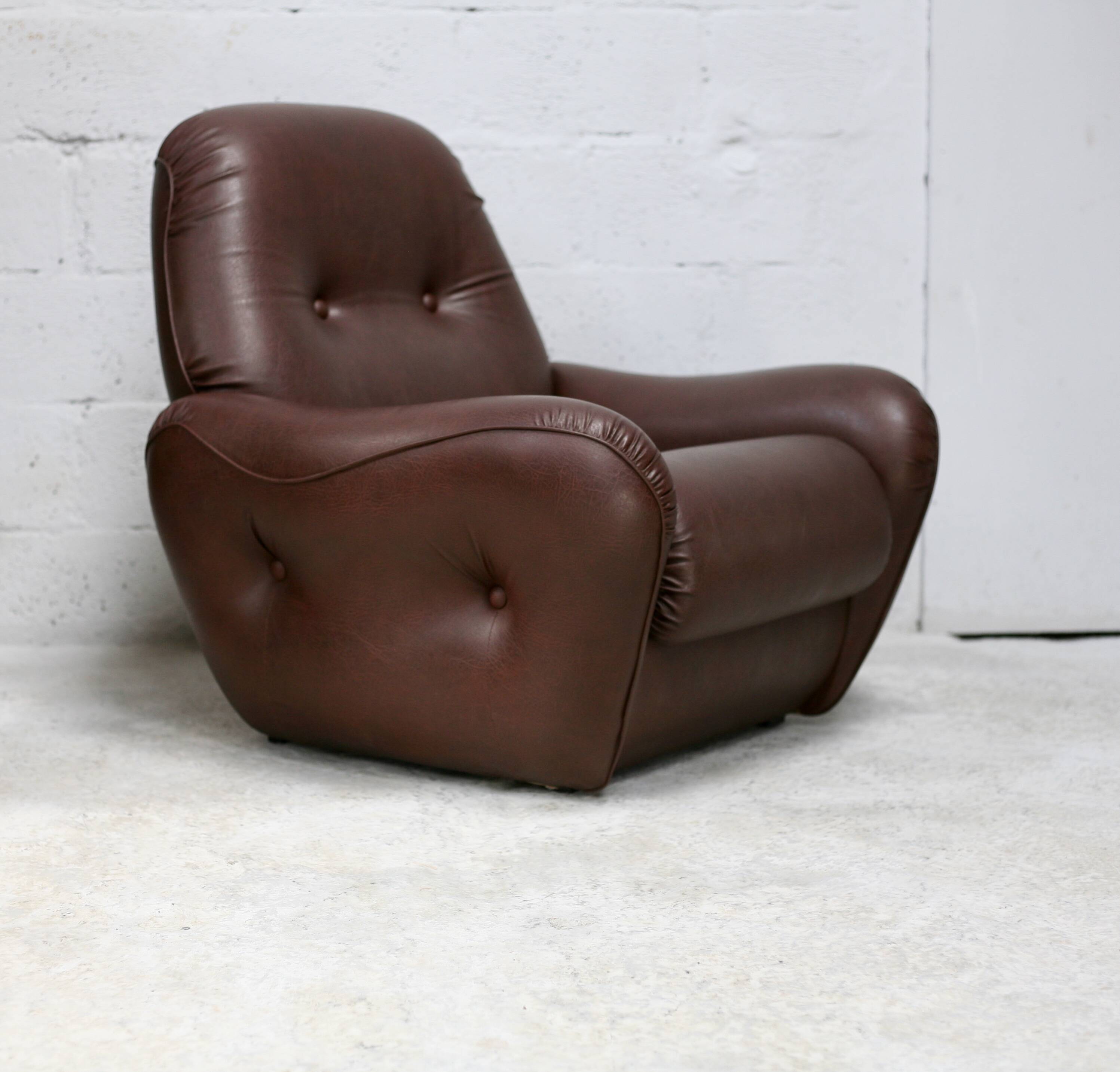 Pair of "space age" armchairs. Circa 1970