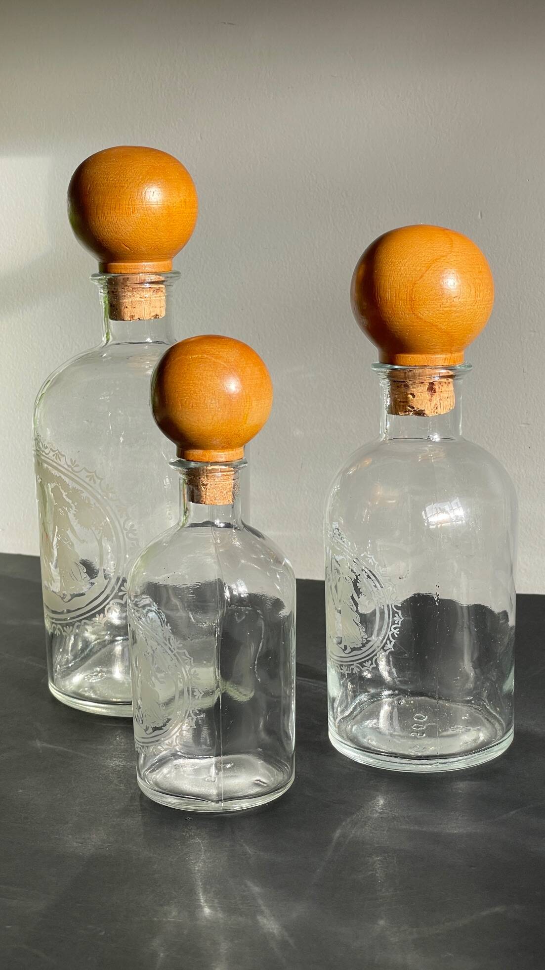 BOUTEILLES Verre Gravé et Bois VINTAGE