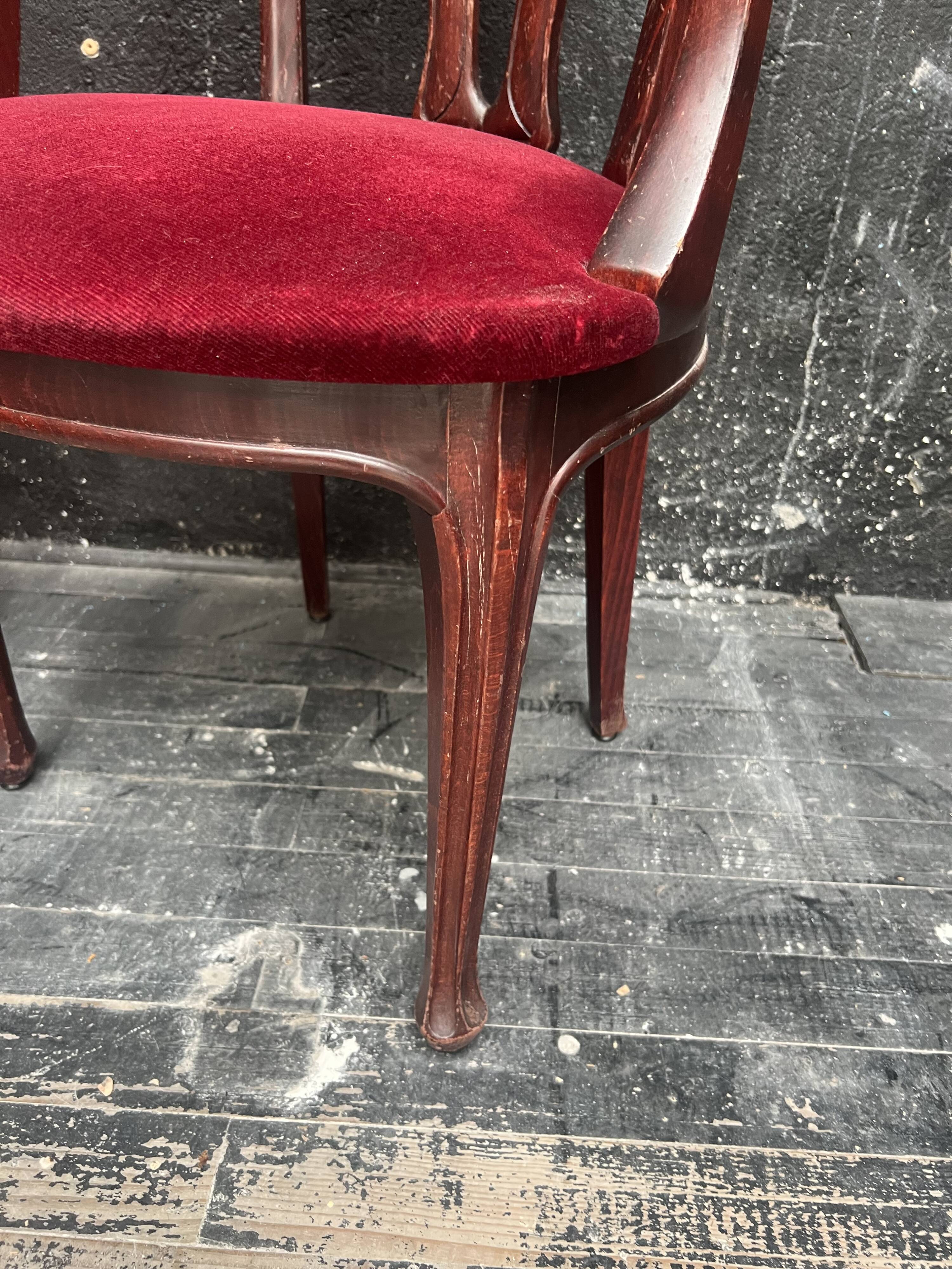 Paire de fauteuils de style art nouveau