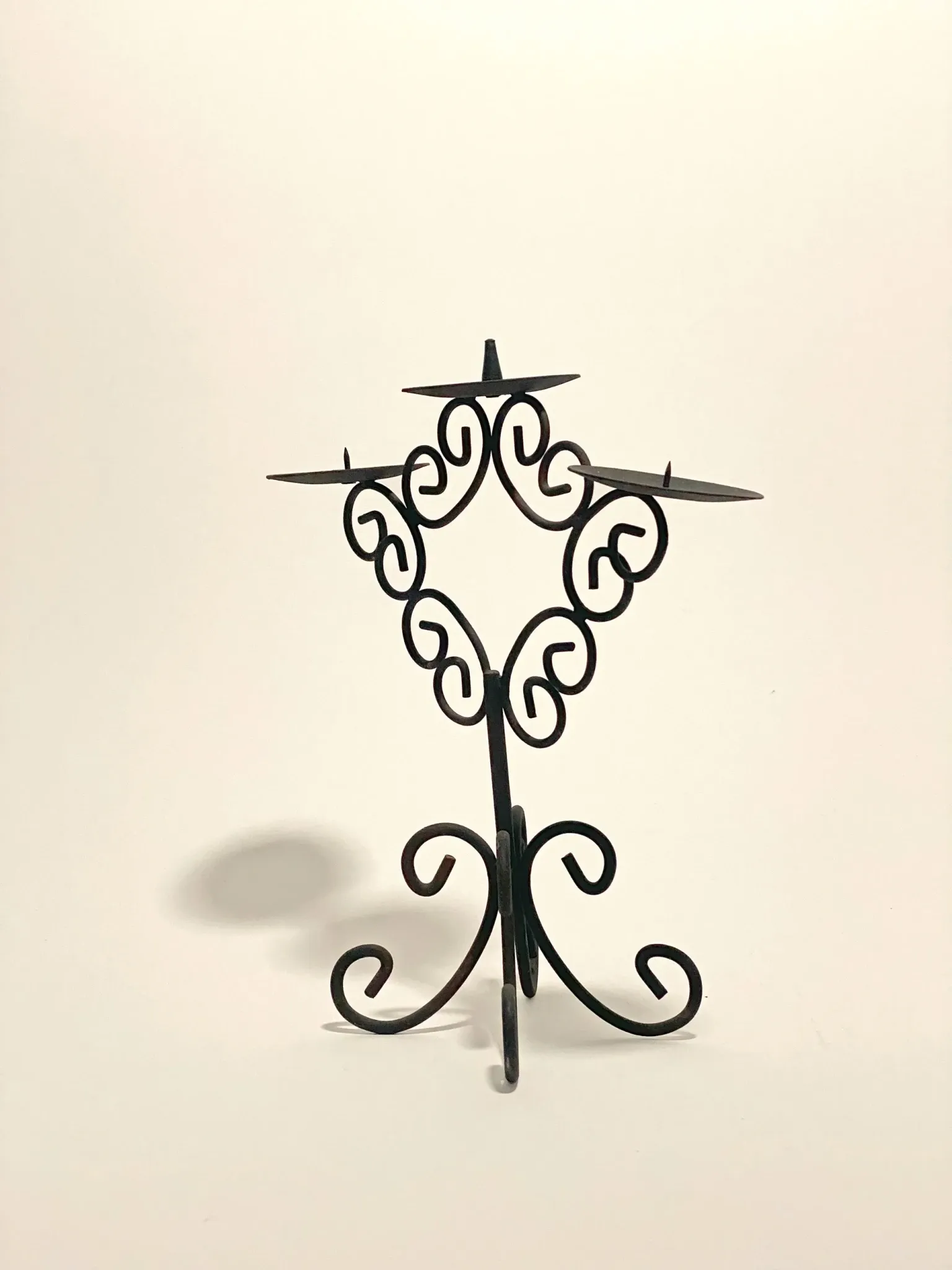 Four-legged candelabrum