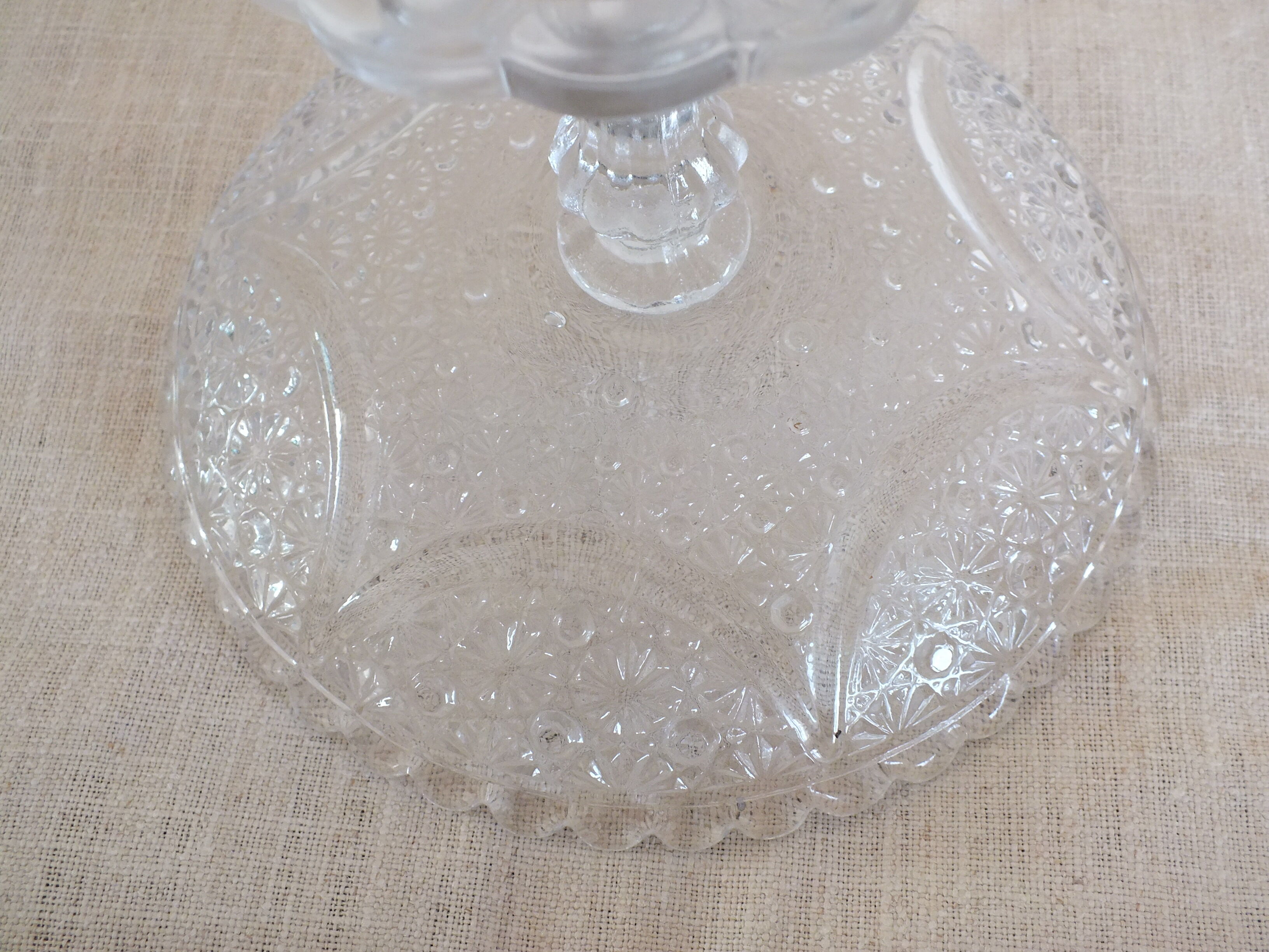 Display cup in molded glass