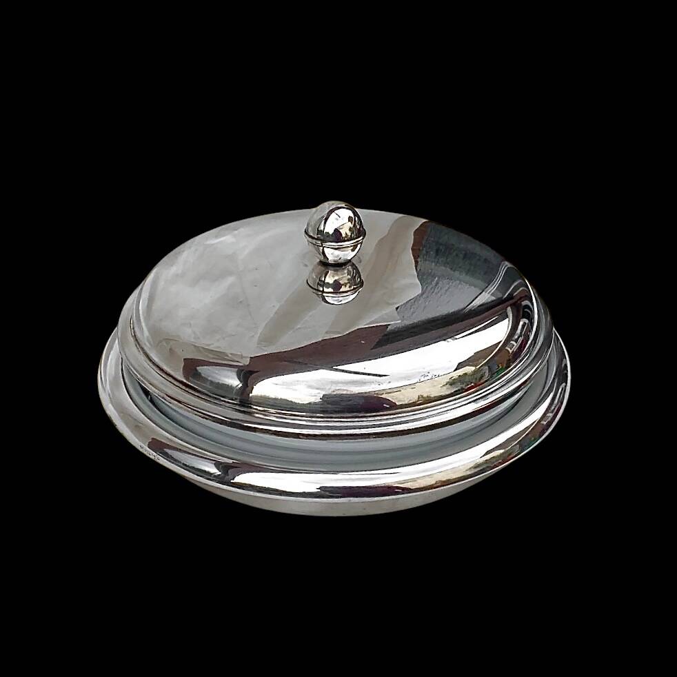 Plat de service couvert en métal argenté et porcelaine Ginori, Italie années 50-60