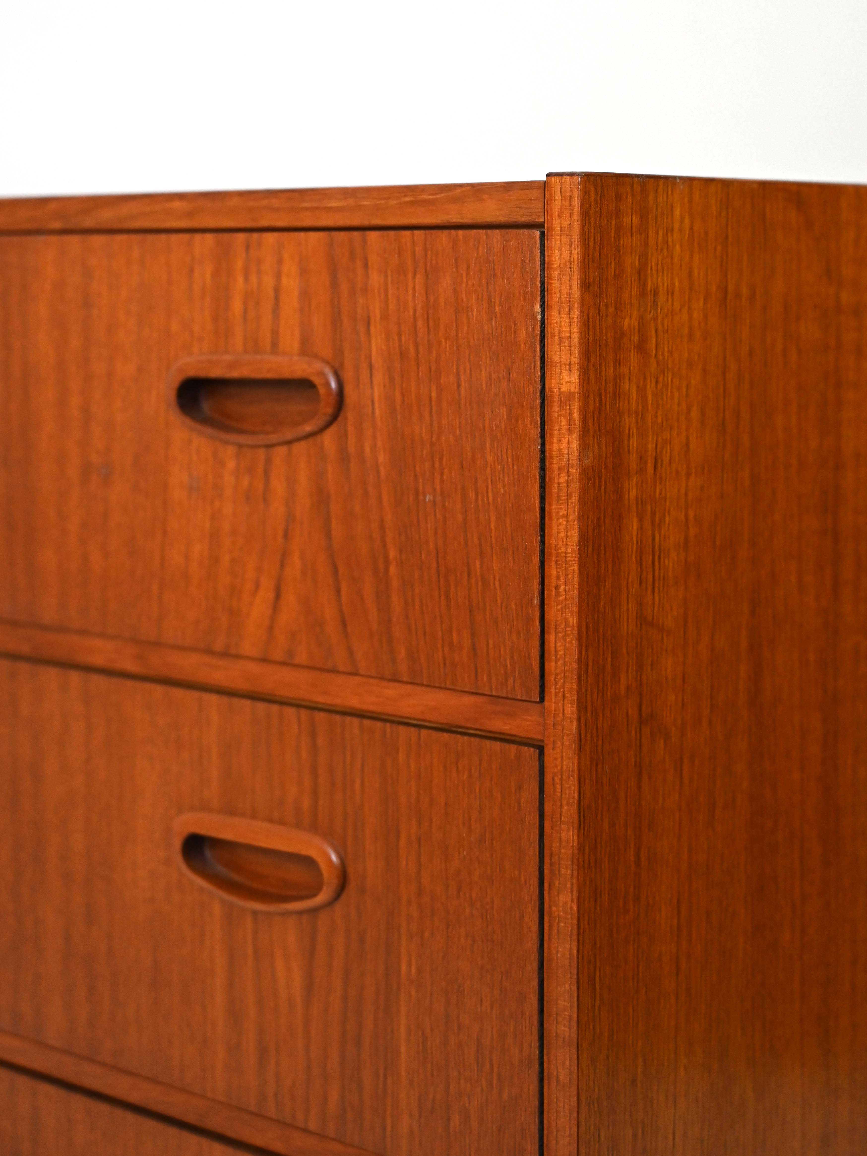 Modern antique chest of drawers with four drawers