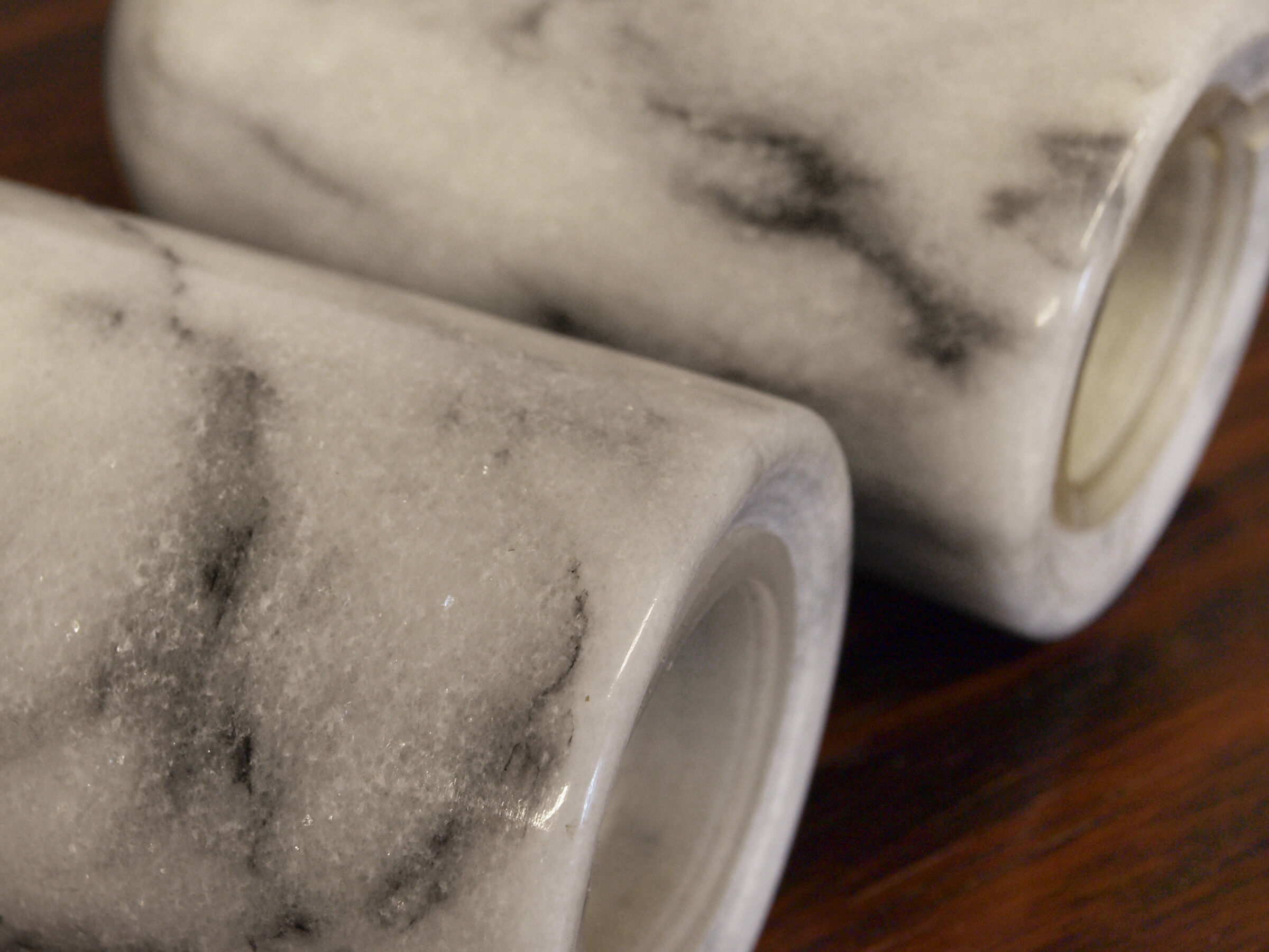 Salt and pepper shaker in Carrara marble