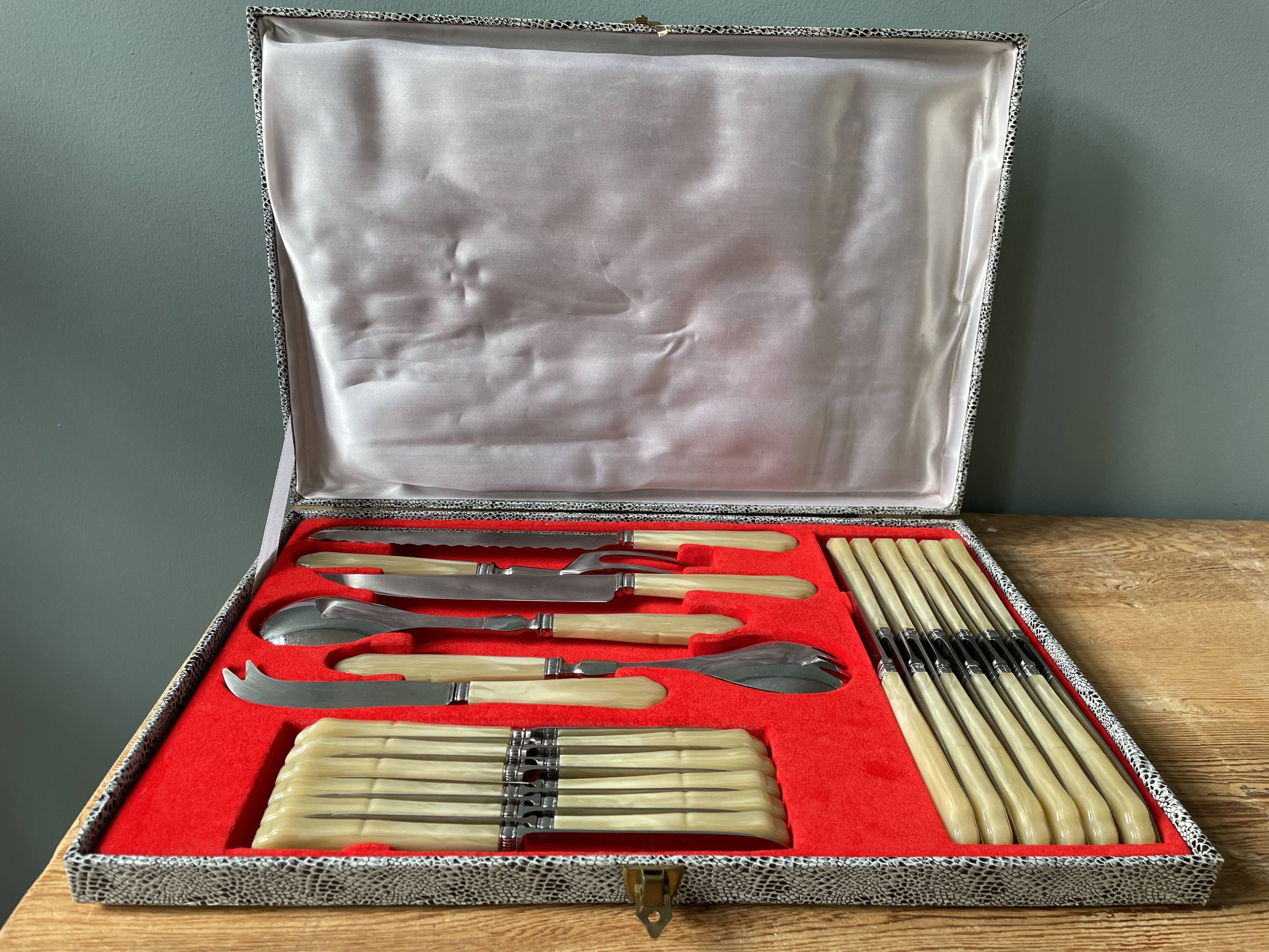 Housewife of 29 pieces "The trumpet" in stainless steel and horn