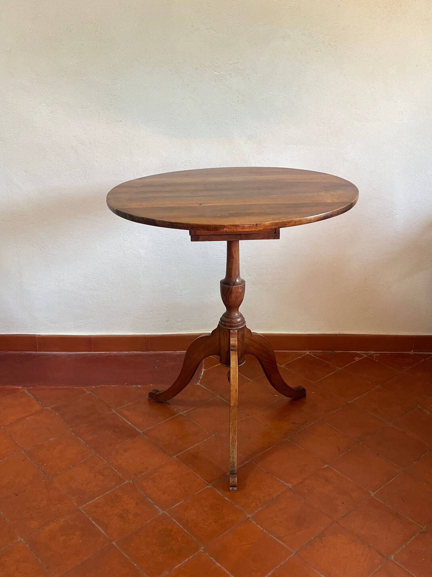 Antique guéridon with a tilting top and drawer, Louis Philippe style.