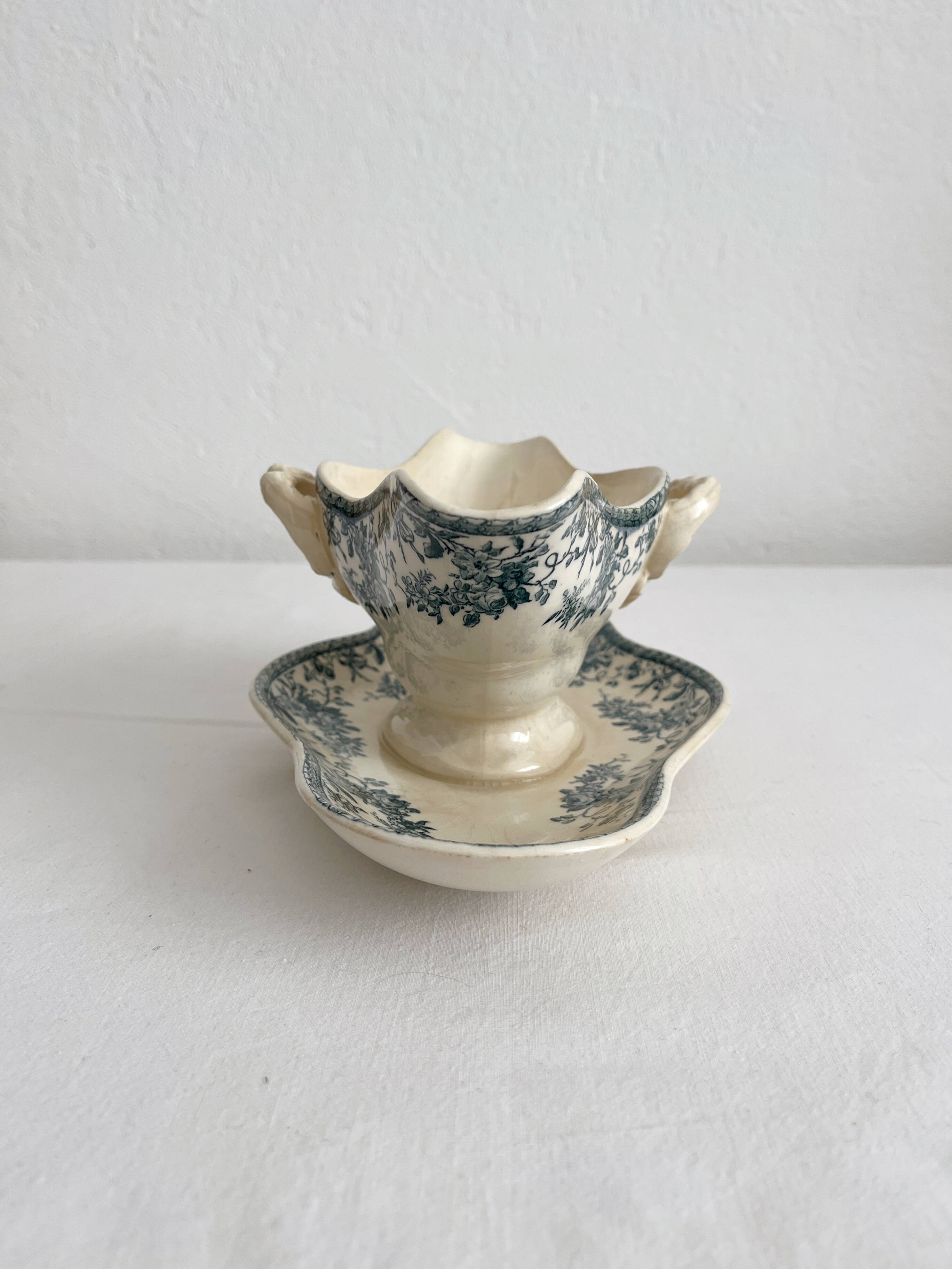 Opaque ironstone sauce boat "Bouquets of roses" from Gien
