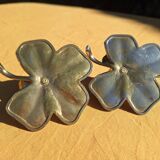 Set of 2 brass flower-shaped candle holders