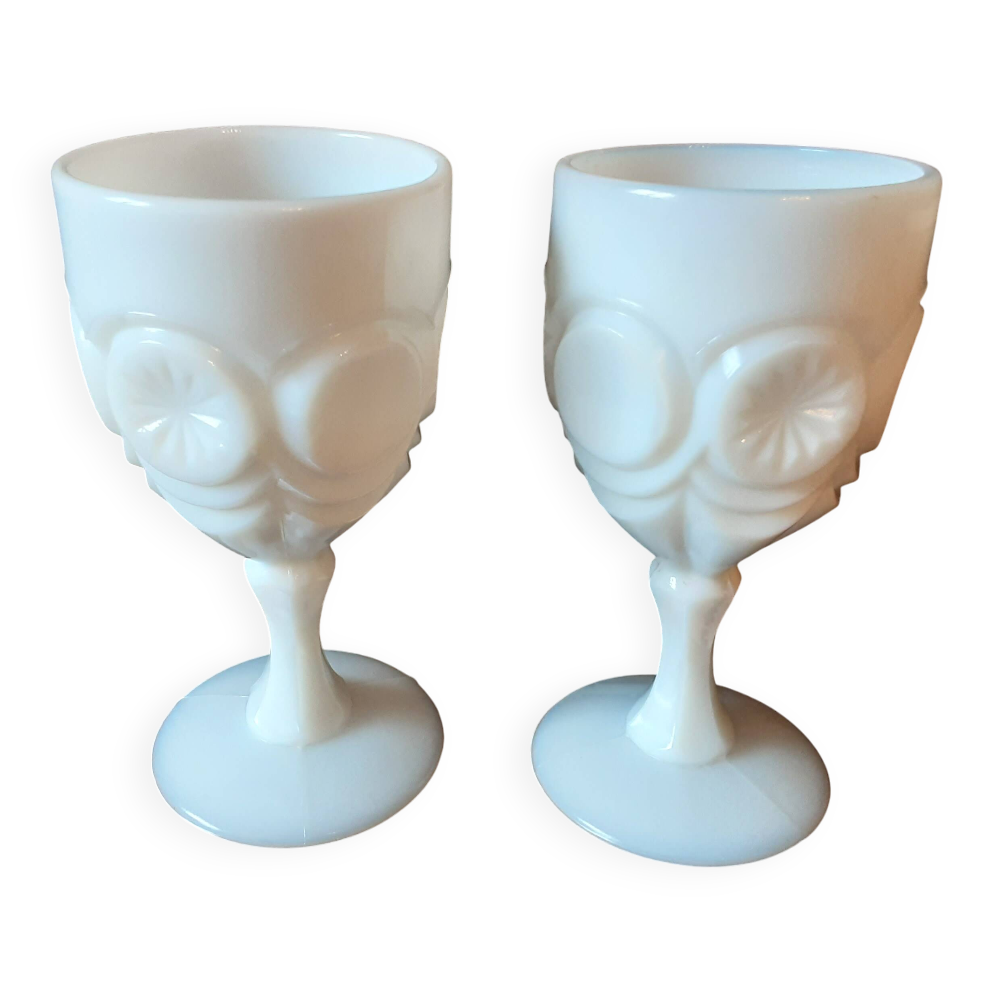 Lot de 2 verres sur pied opale