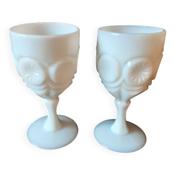Set of 2 opal stemmed glasses