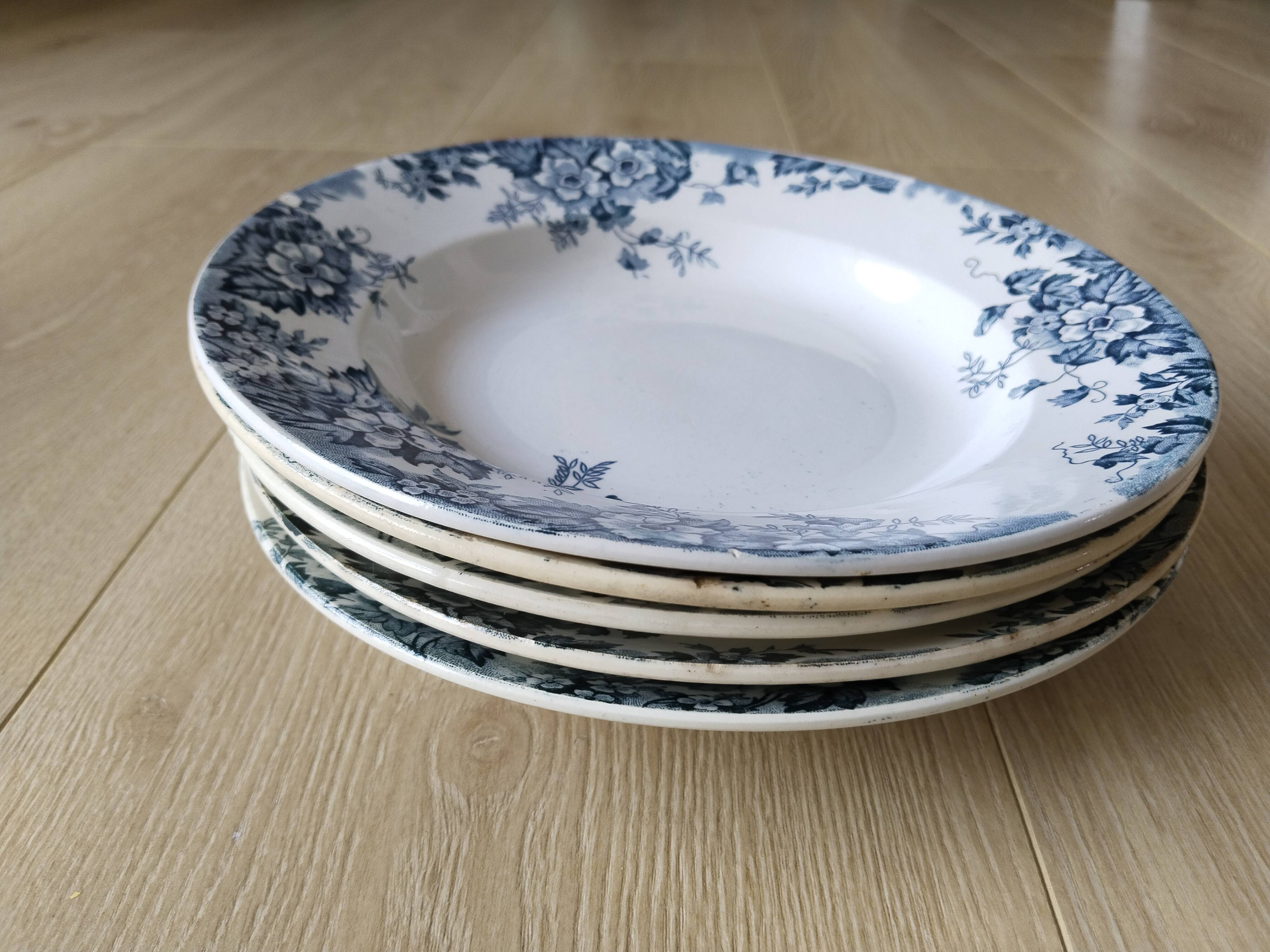 Assiettes creuses ( 5 ) en faïence de Saint Amand et Hamage  , Terre de fer , modèle Marie Louise