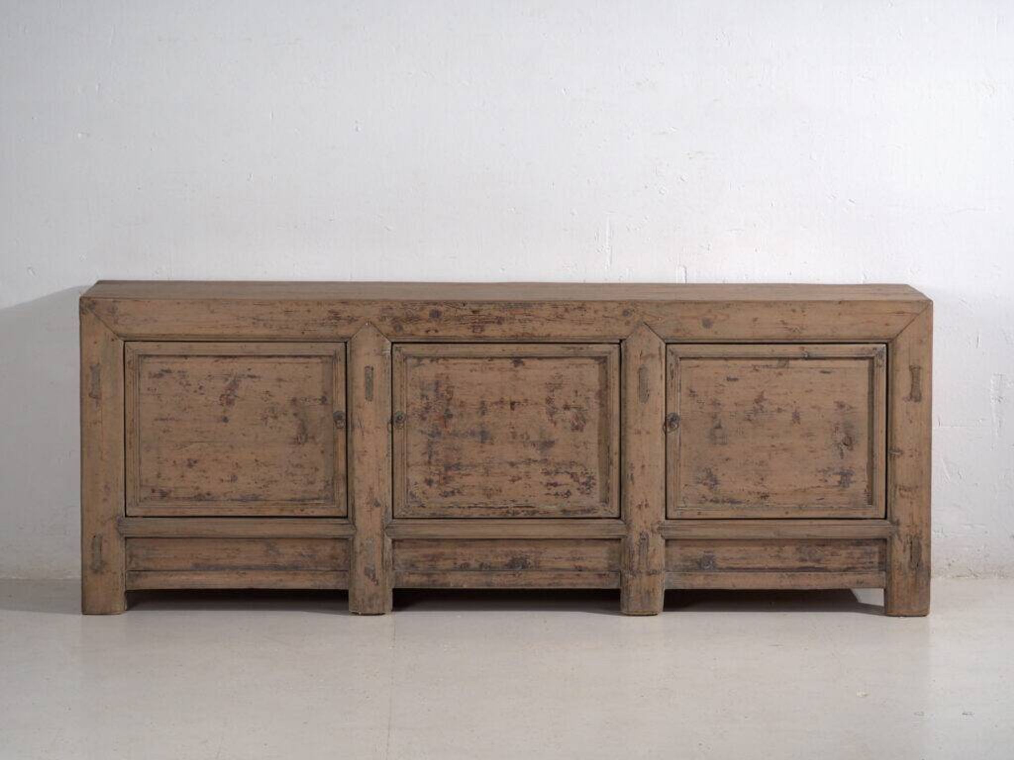 Antique elm buffet with three doors – Shanxi, circa 1920