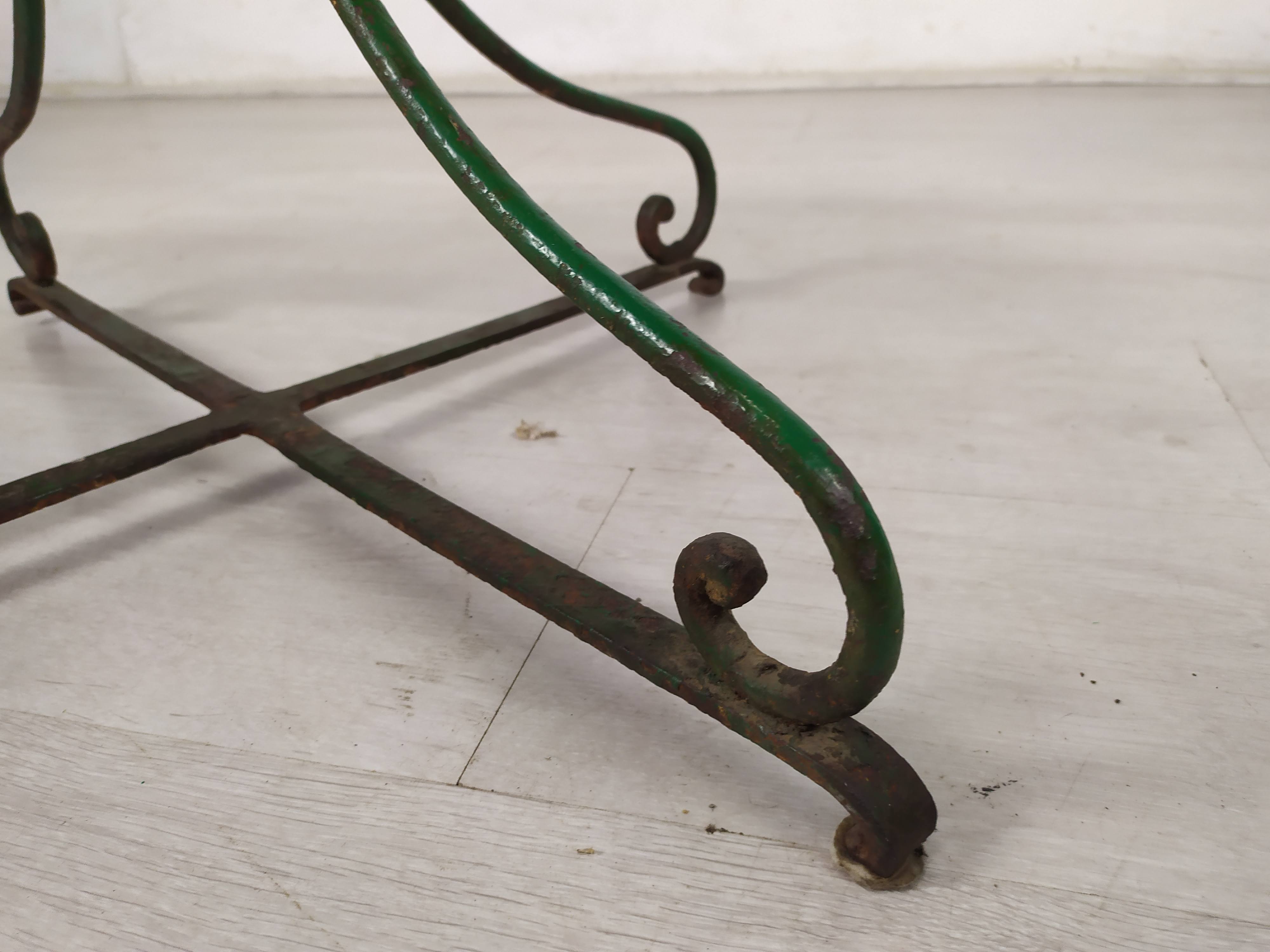 Garden pedestal table metal wood