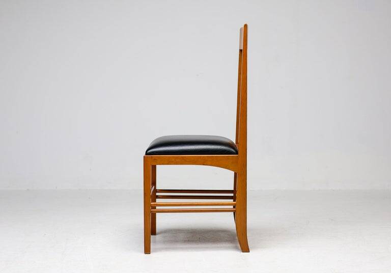 Table Frank Lloyd Wright ‘608 Taliesin’ + four Mackintosh chairs “309 Ingram”