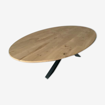 Oval table in solid oak refined edges with central foot in black metal