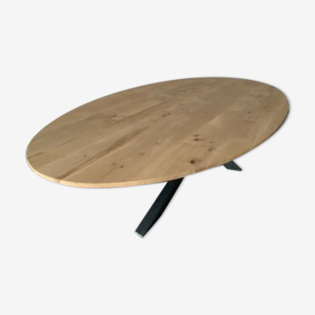 Table ovale en chêne massif bords affinés avec pied central en métal noir