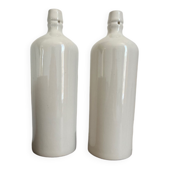 Set of 2 bottles in white stoneware