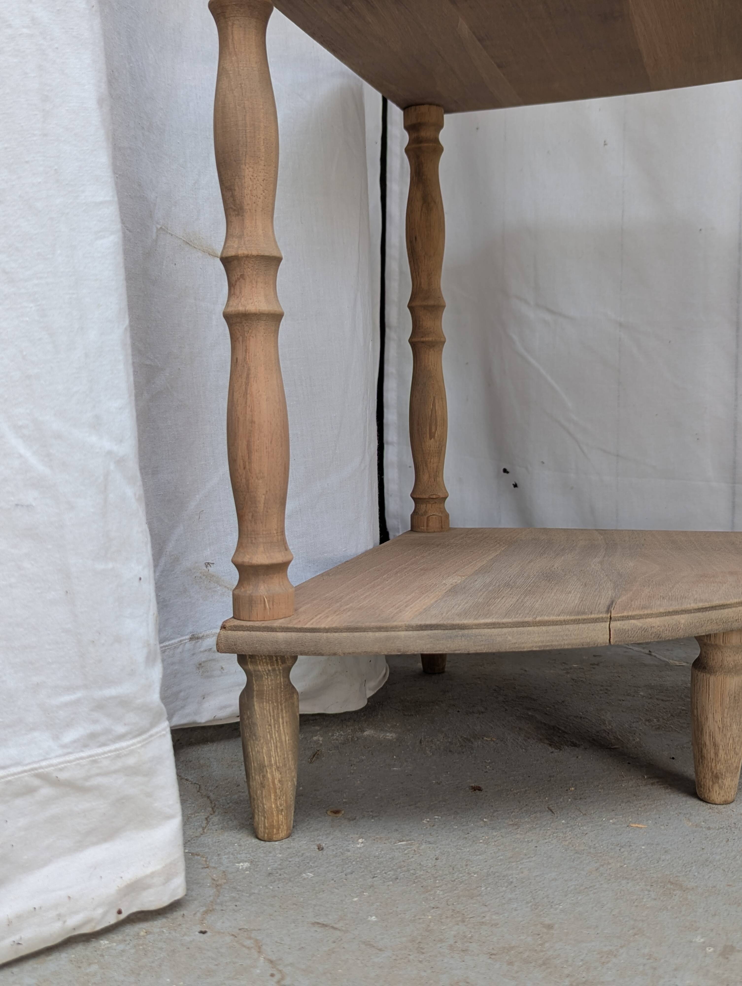 Étage d'angle en bois - Quart de cercle