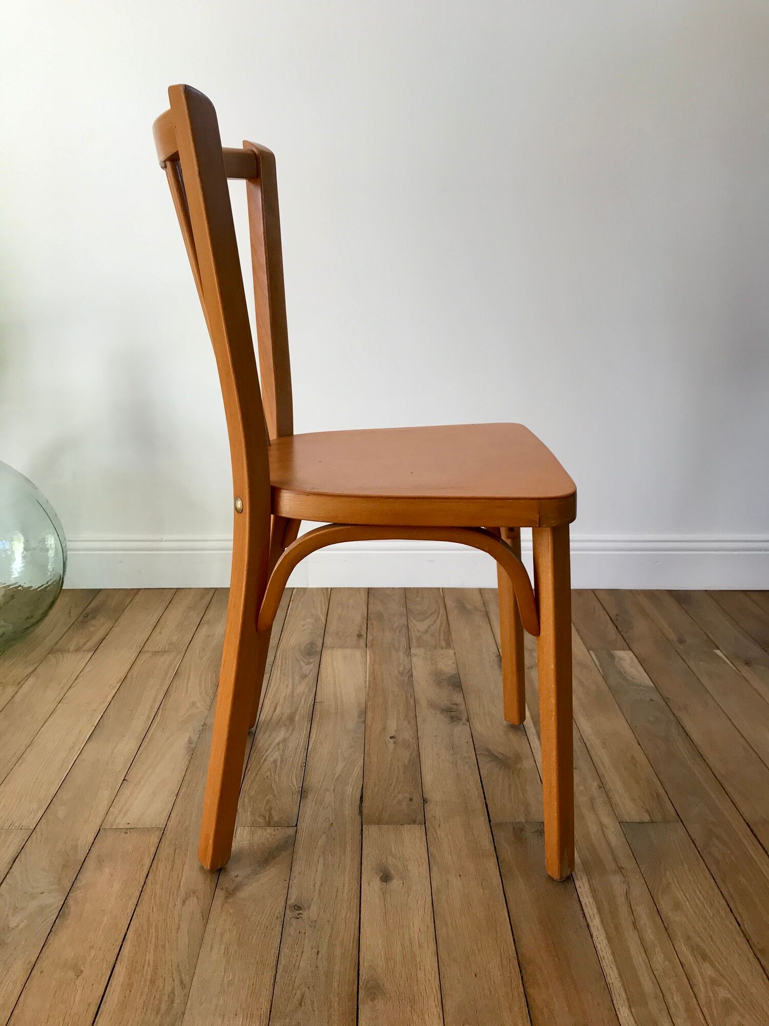 Chaise bistrot Baumann en bois de hêtre clair N°12 années 50