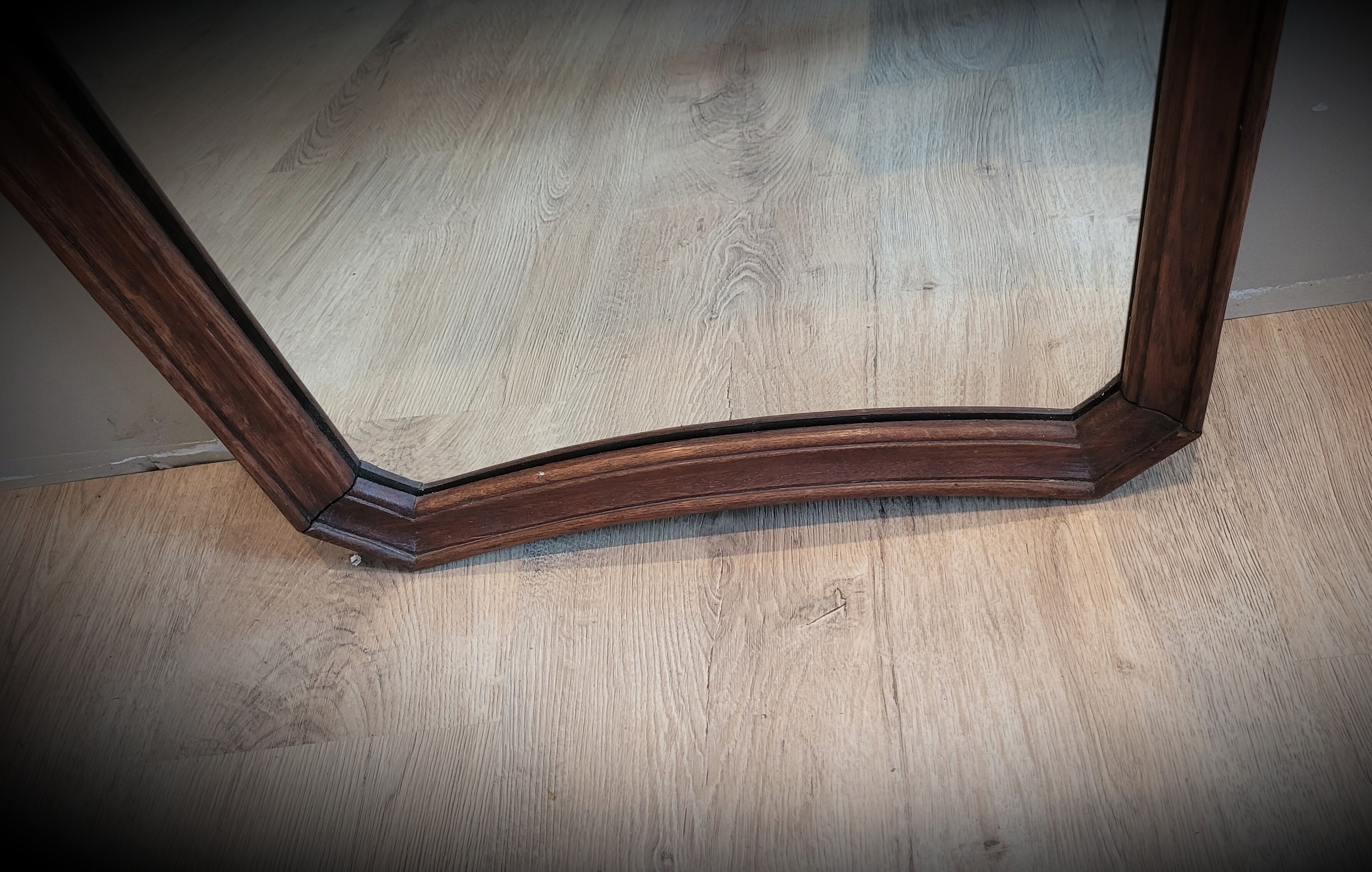 Trapezoid wood mirror 58x73